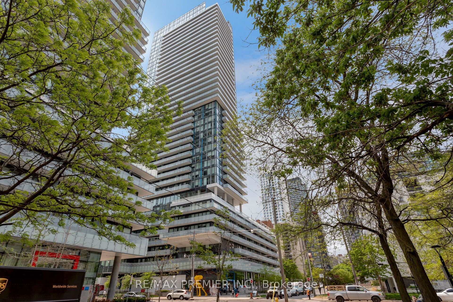 161 Roehampton Avenue 206, Toronto, ON M3P 1P9