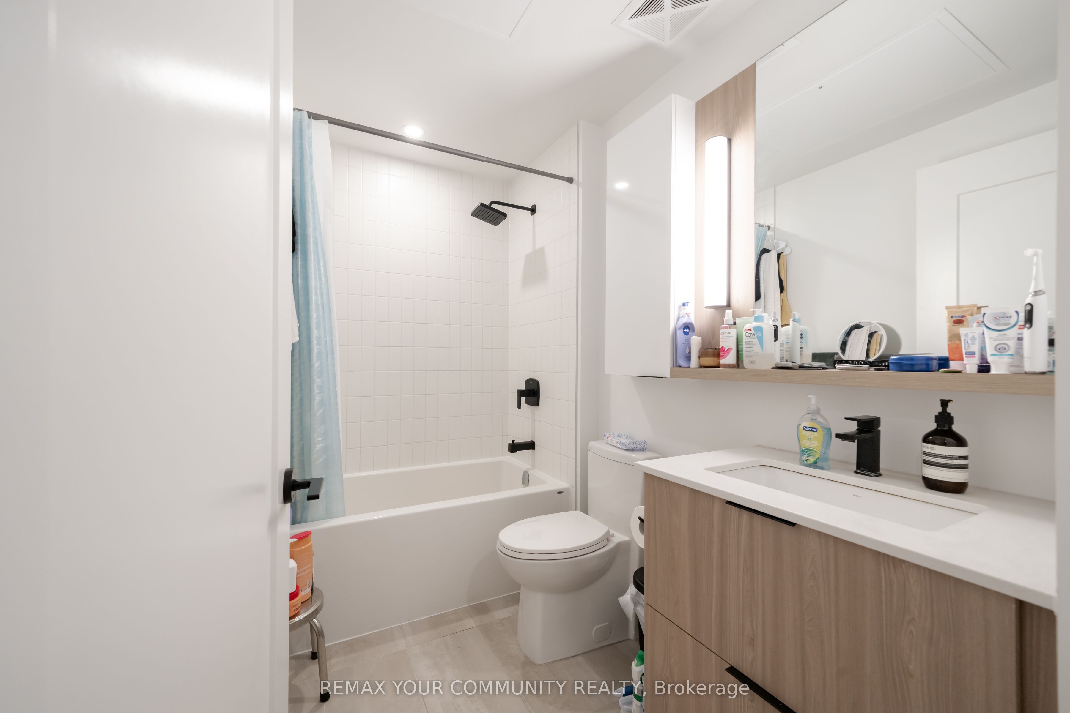 5 Defries Street 707, Toronto, ON M5A 3R4 photo 4