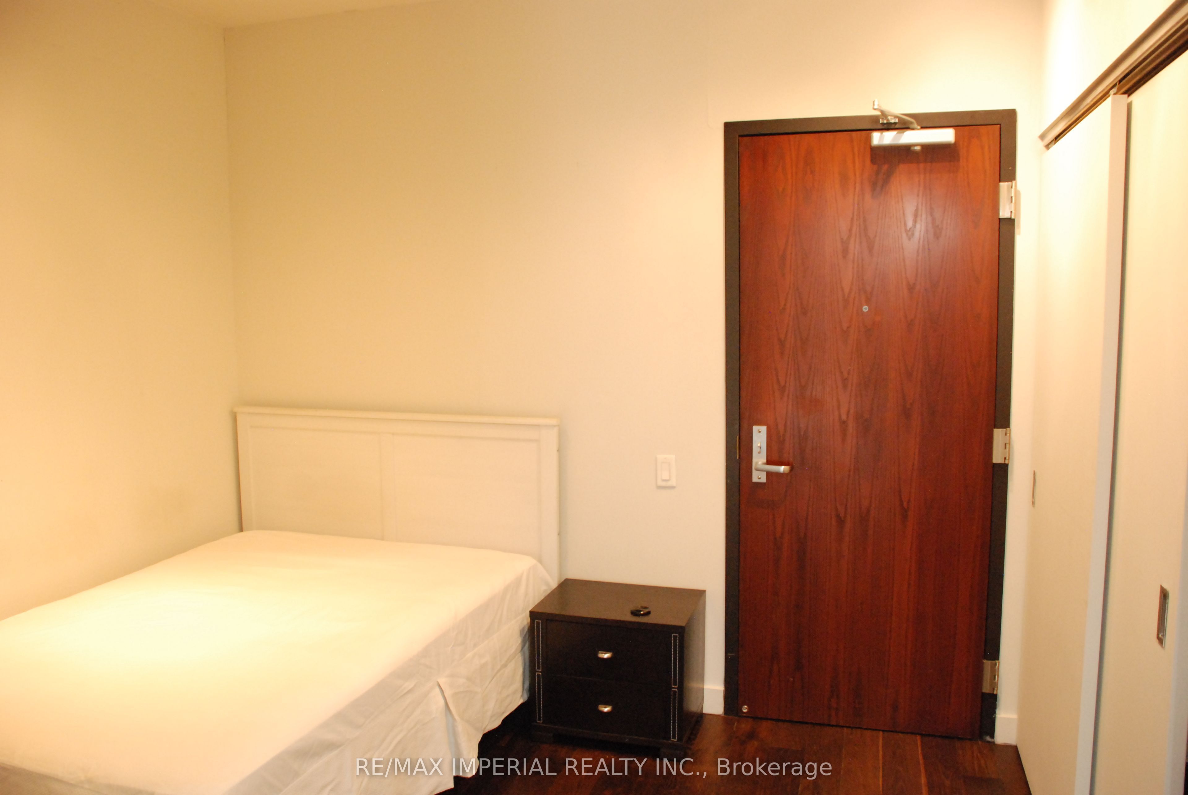 25 oxley Street 405, Toronto, ON M5V 2J5 photo 4