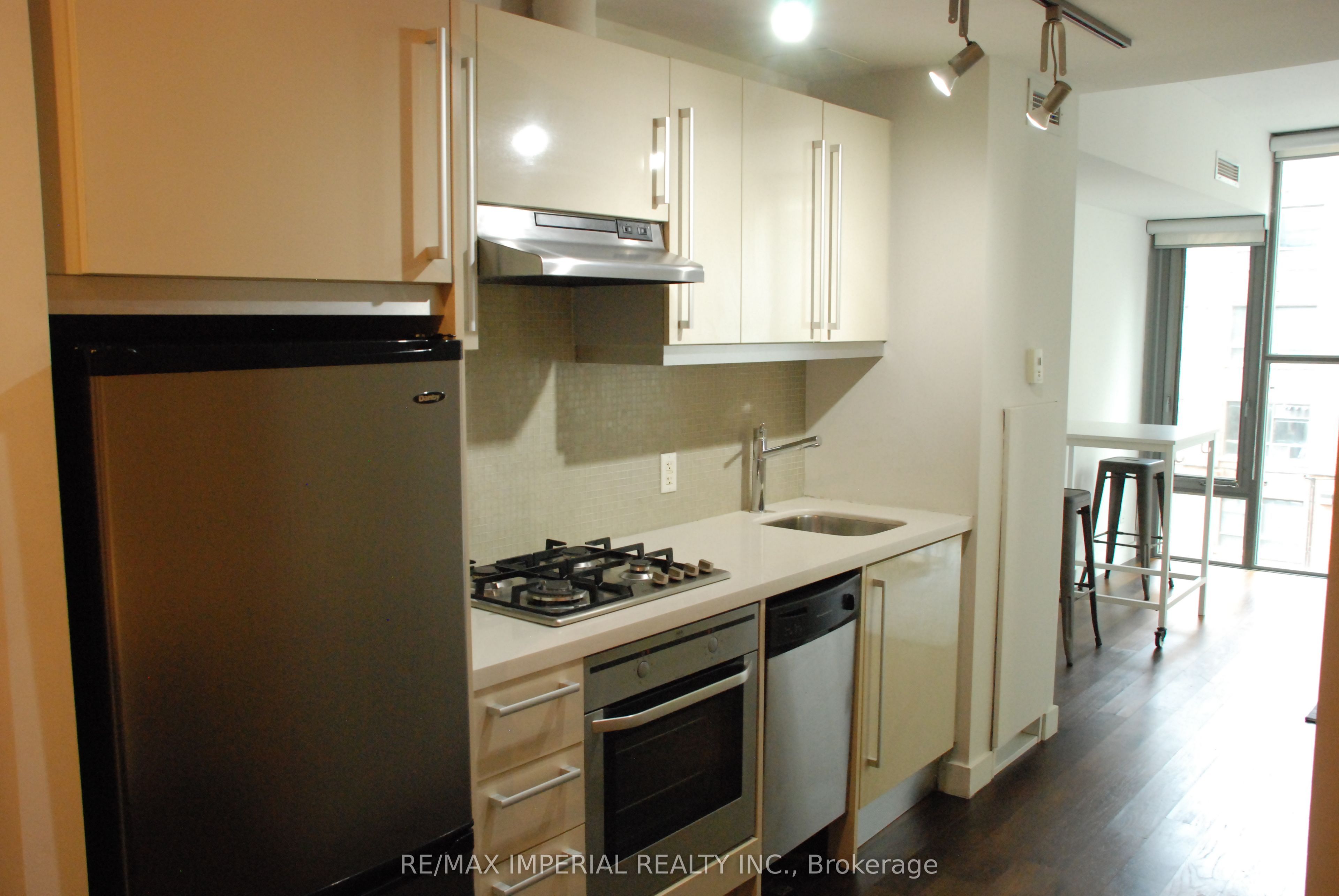 25 oxley Street 405, Toronto, ON M5V 2J5 photo 5
