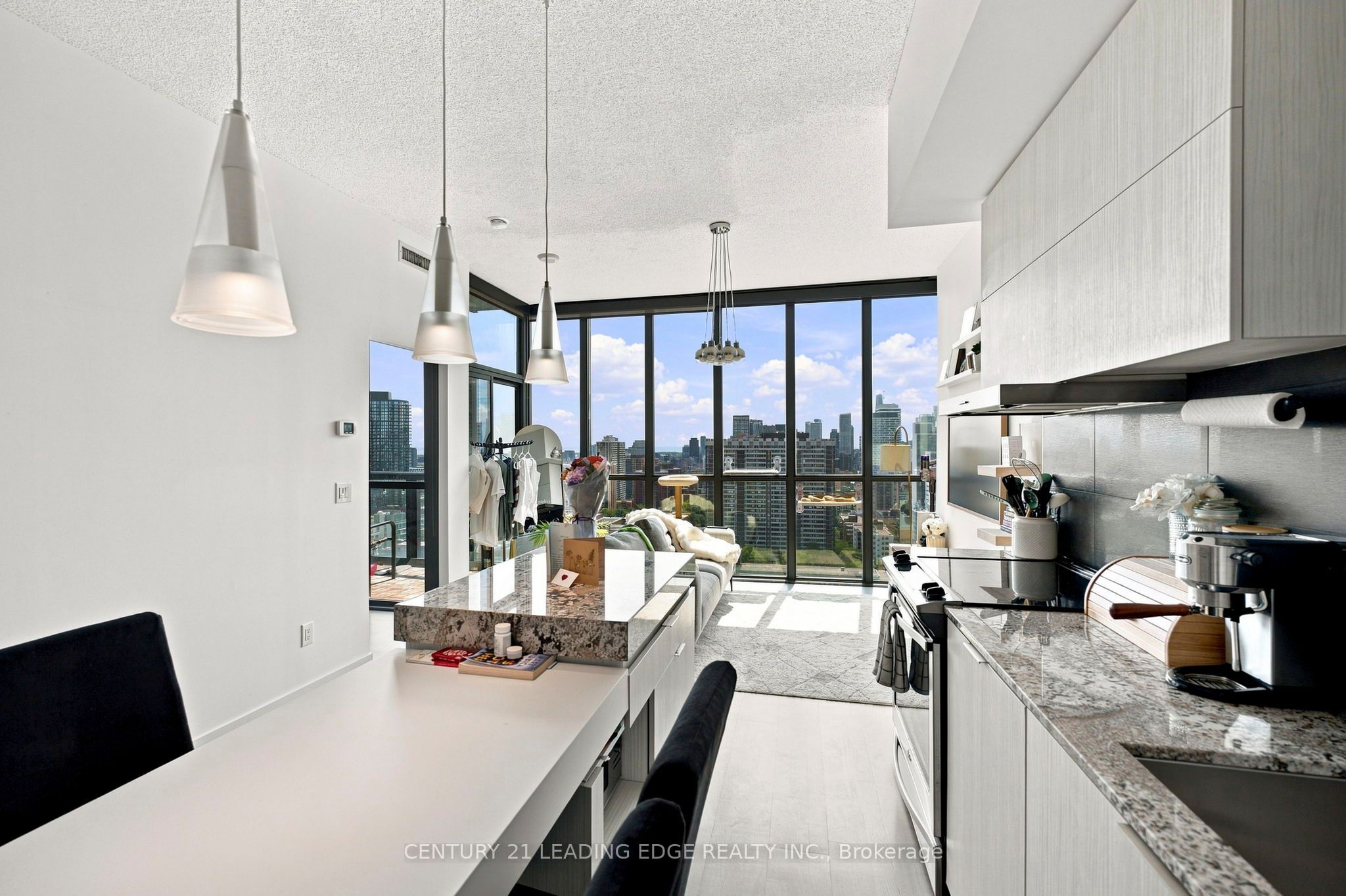 101 Charles Street E 2203, Toronto, ON M4Y 0A9 photo 2