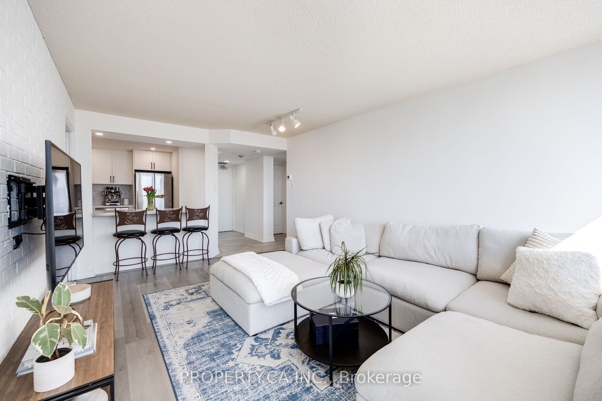 705 King Street W 813, Toronto, ON M5V 2W8