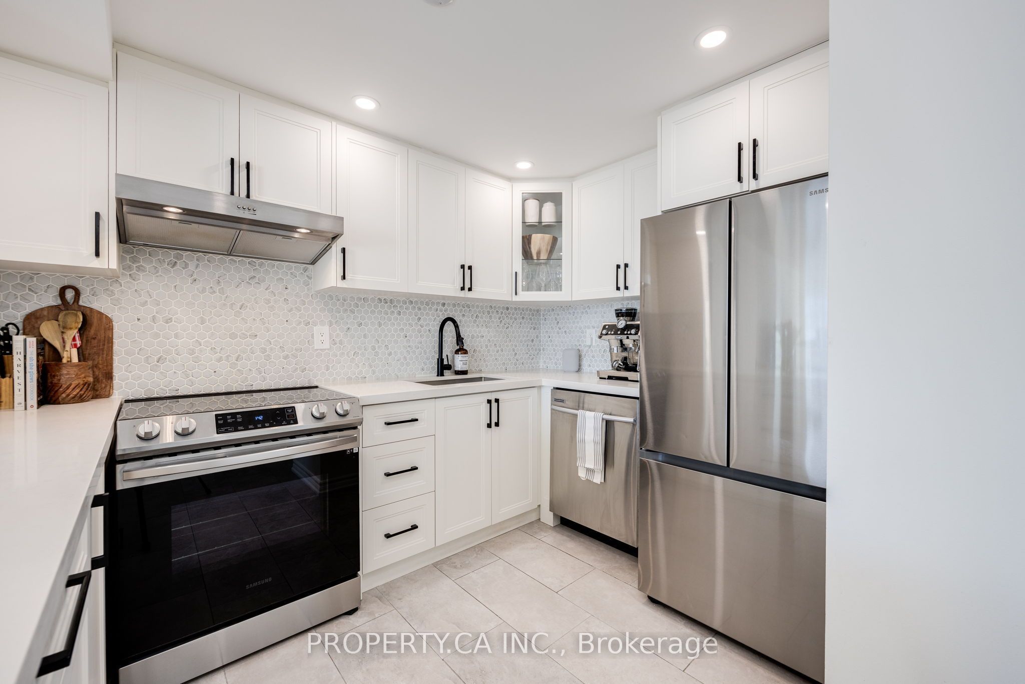 705 King Street W 813, Toronto, ON M5V 2W8 photo 3