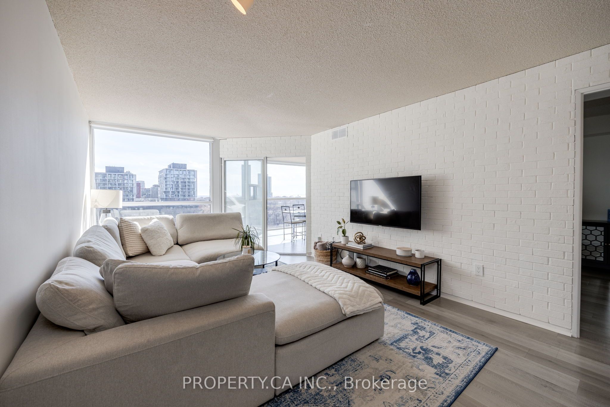 705 King Street W 813, Toronto, ON M5V 2W8 photo 5
