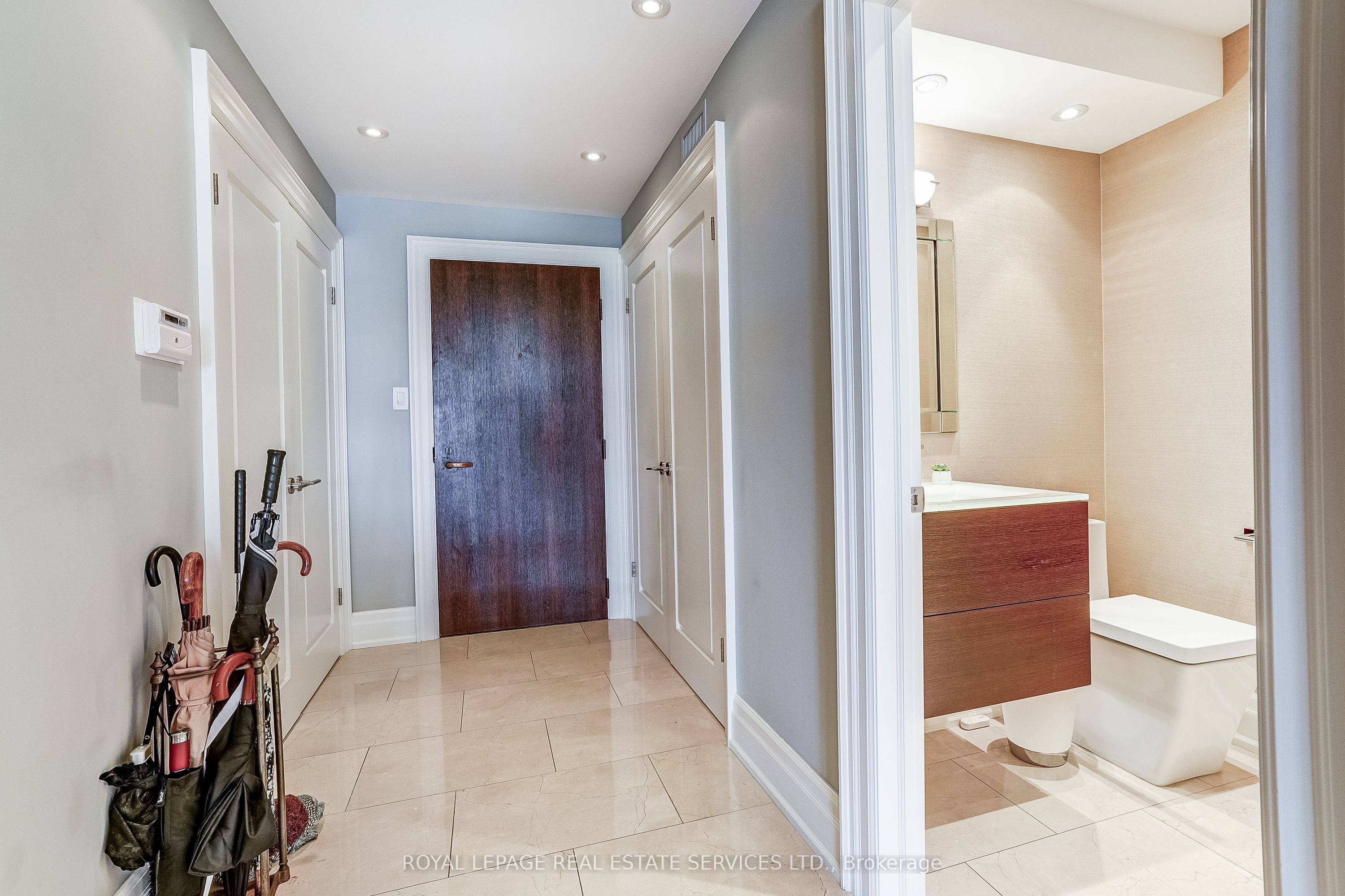 175 Cumberland Estates 1910, Toronto, ON M5R 3M9 photo 4
