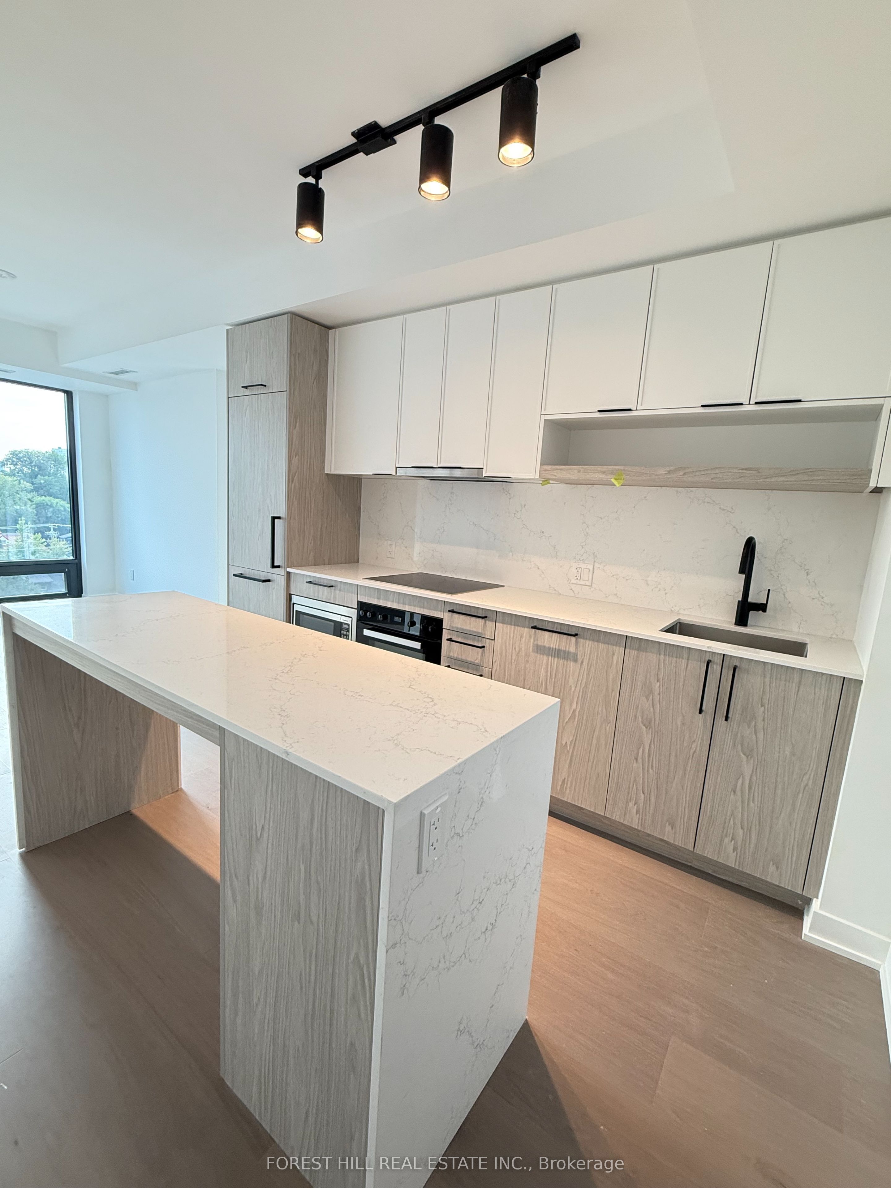 89 Montclair Avenue 1220, Toronto, ON M5P 0A9 photo 5