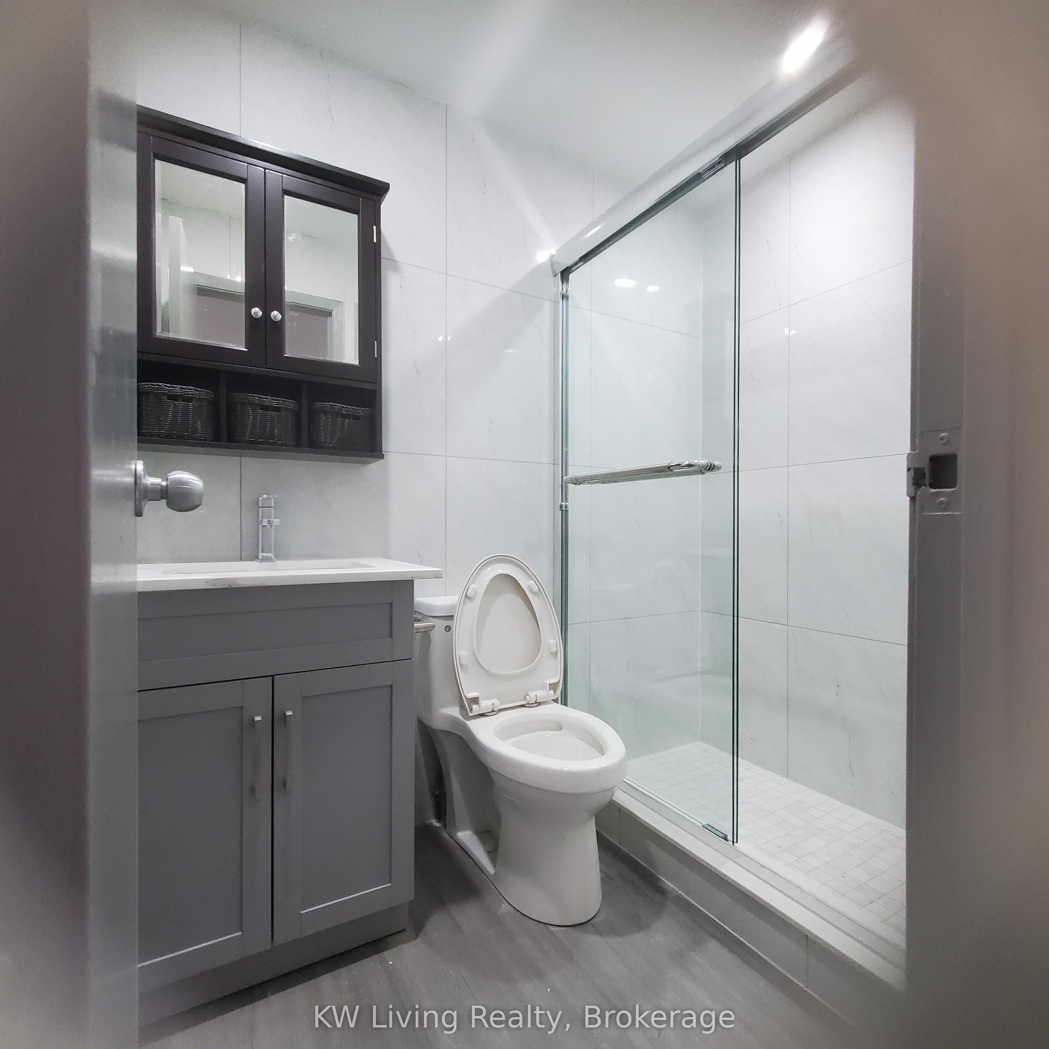 377 Dundas Street W A2, Toronto, ON M5T 1G6 photo 3