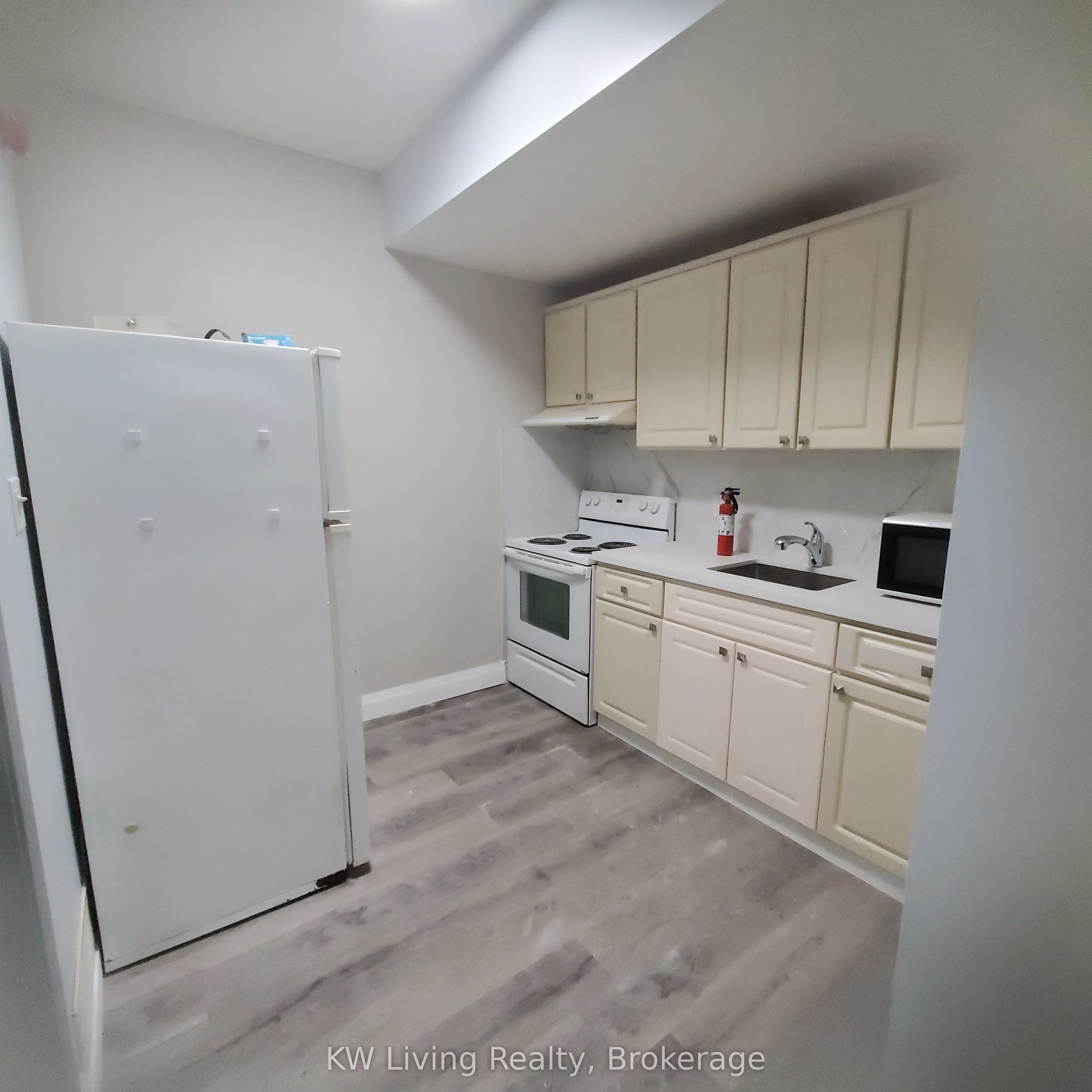 377 Dundas Street W A2, Toronto, ON M5T 1G6 photo 4