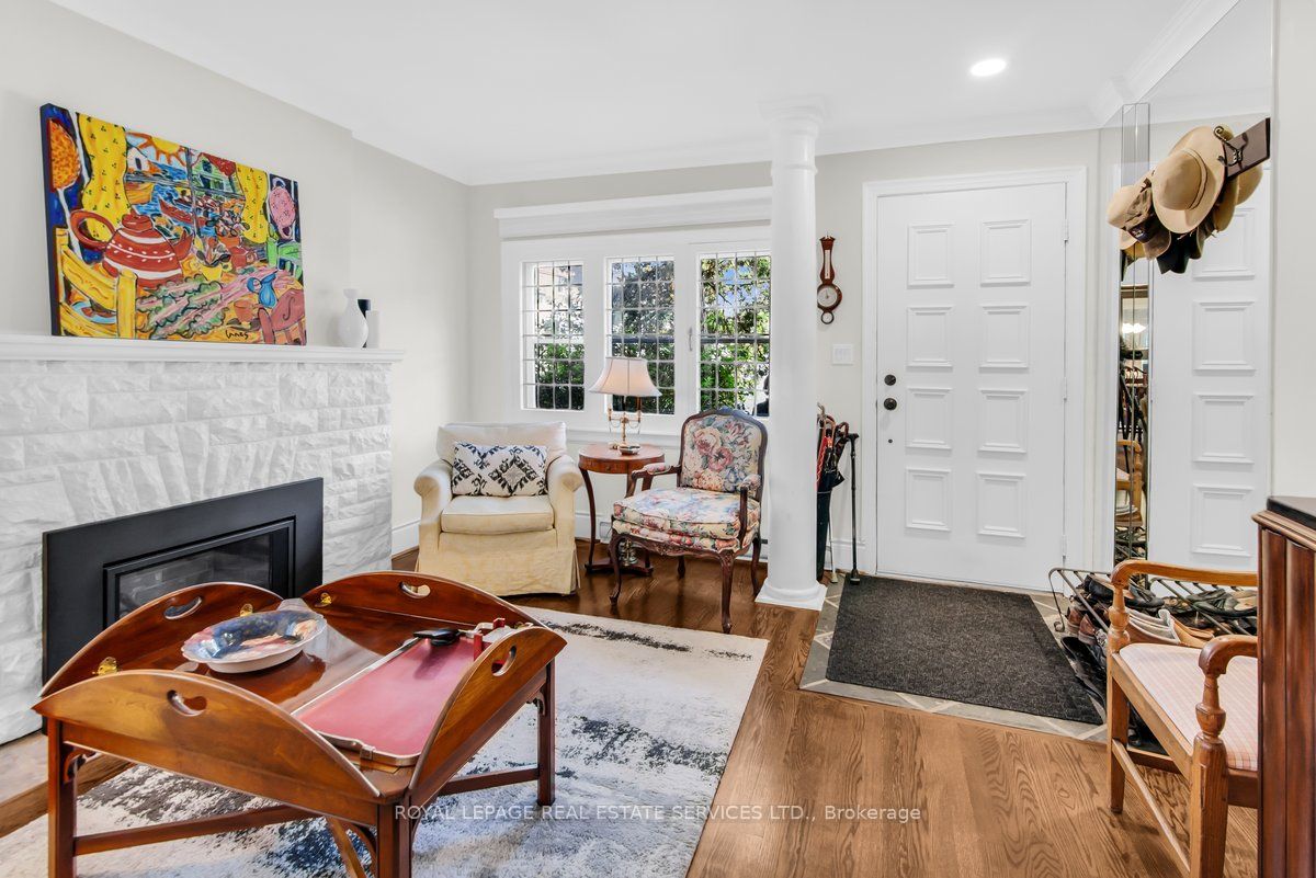 47 Coulson Avenue, Toronto, ON M4V 1Y3 photo 3
