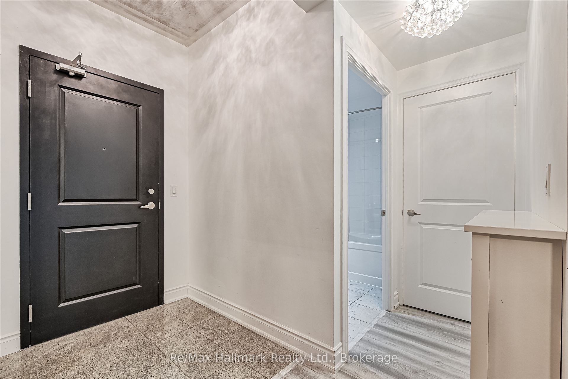 21 Grand Magazine Street N 407, Toronto, ON M5V 1B5 photo 3