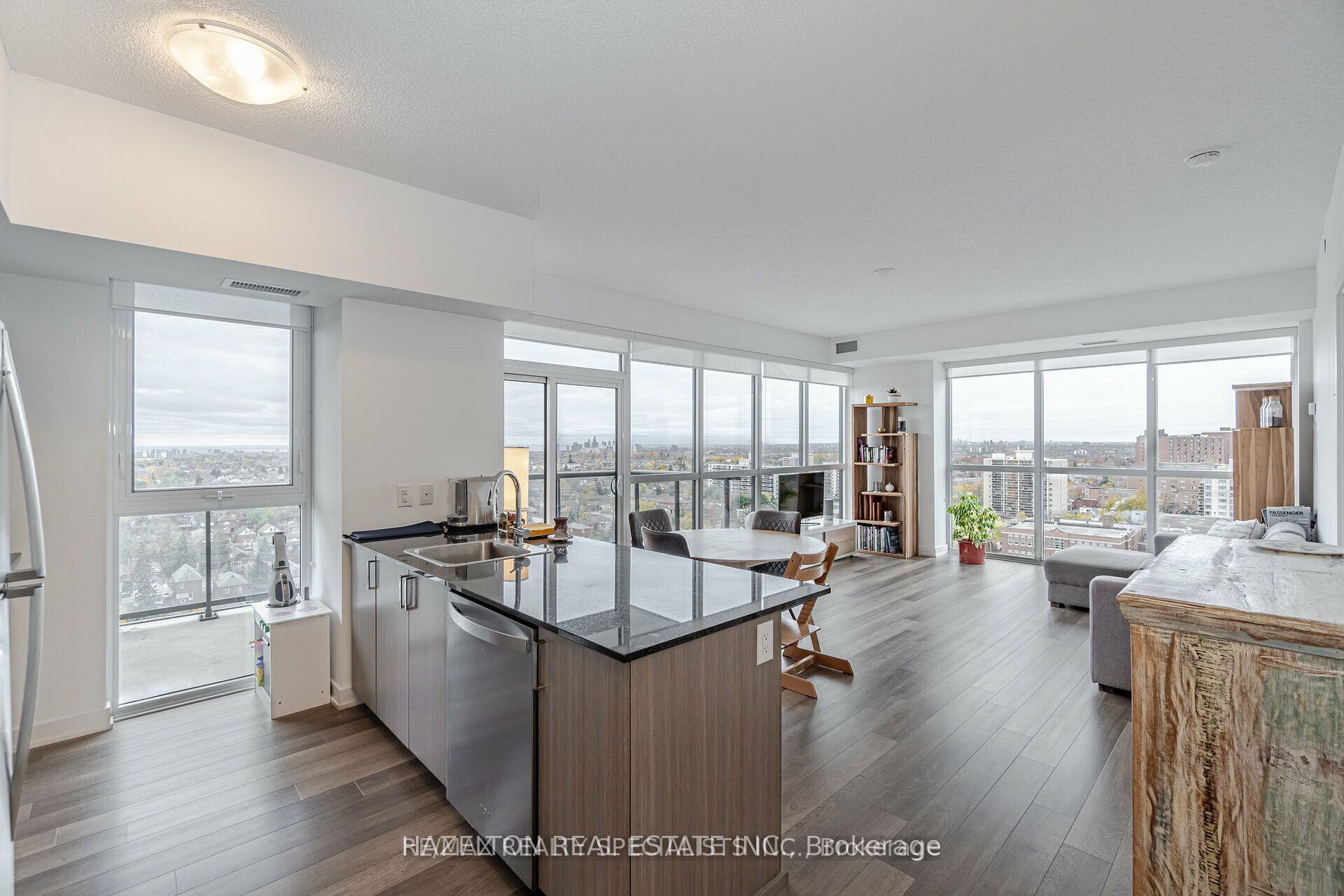 1603 Eglinton Avenue W 1304, Toronto, ON M6E 0A1