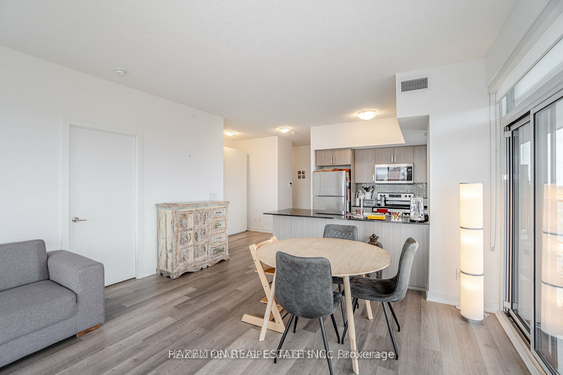 1603 Eglinton Avenue W 1304, Toronto, ON M6E 0A1 photo 2
