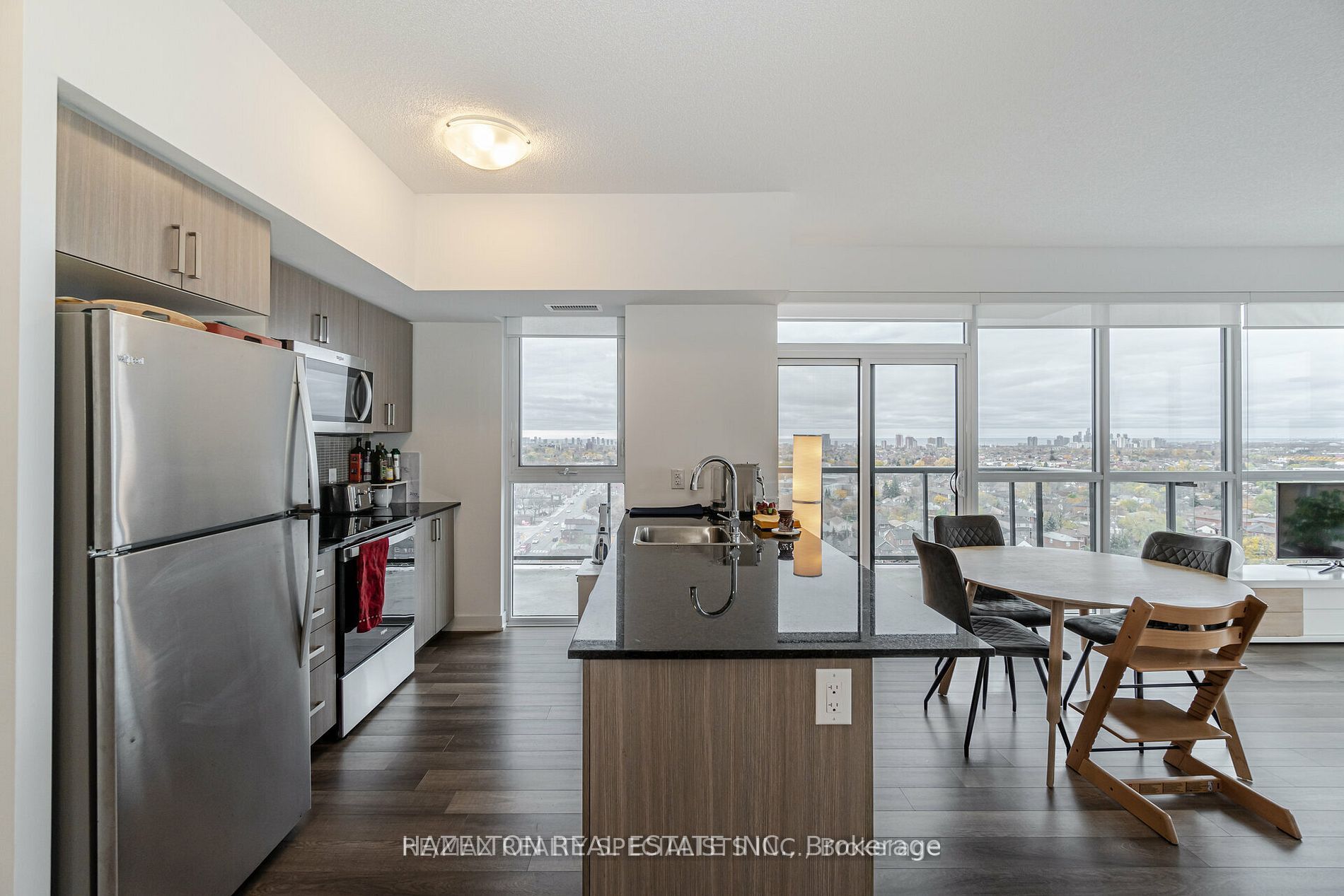 1603 Eglinton Avenue W 1304, Toronto, ON M6E 0A1 photo 3