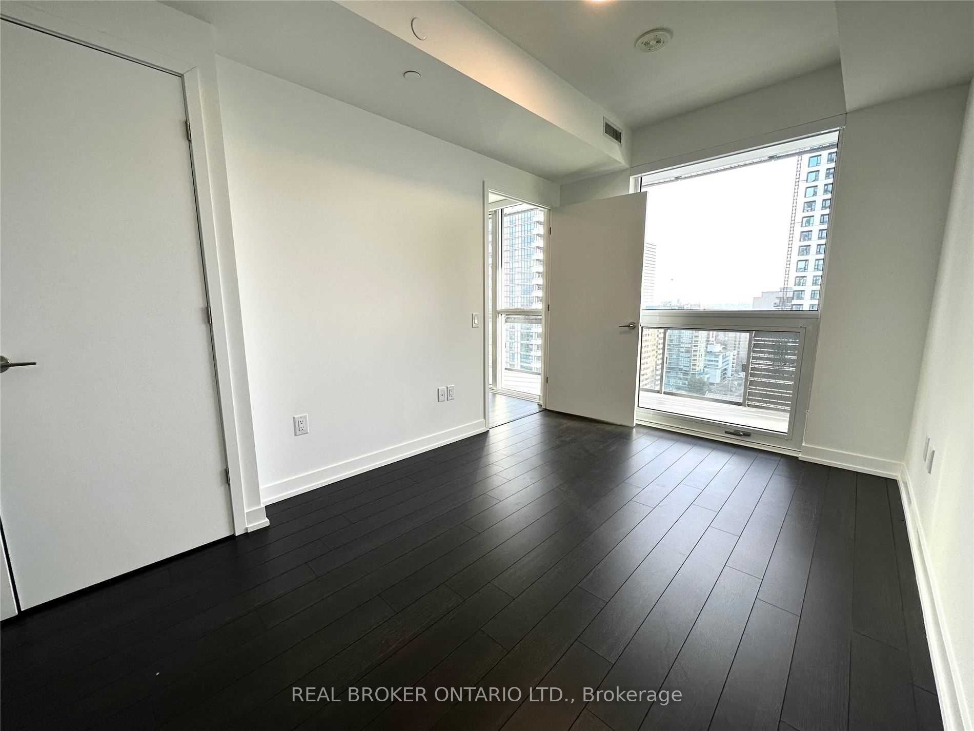 39 Roehampton Avenue 1401, Toronto, ON M4P 1P9 photo 4