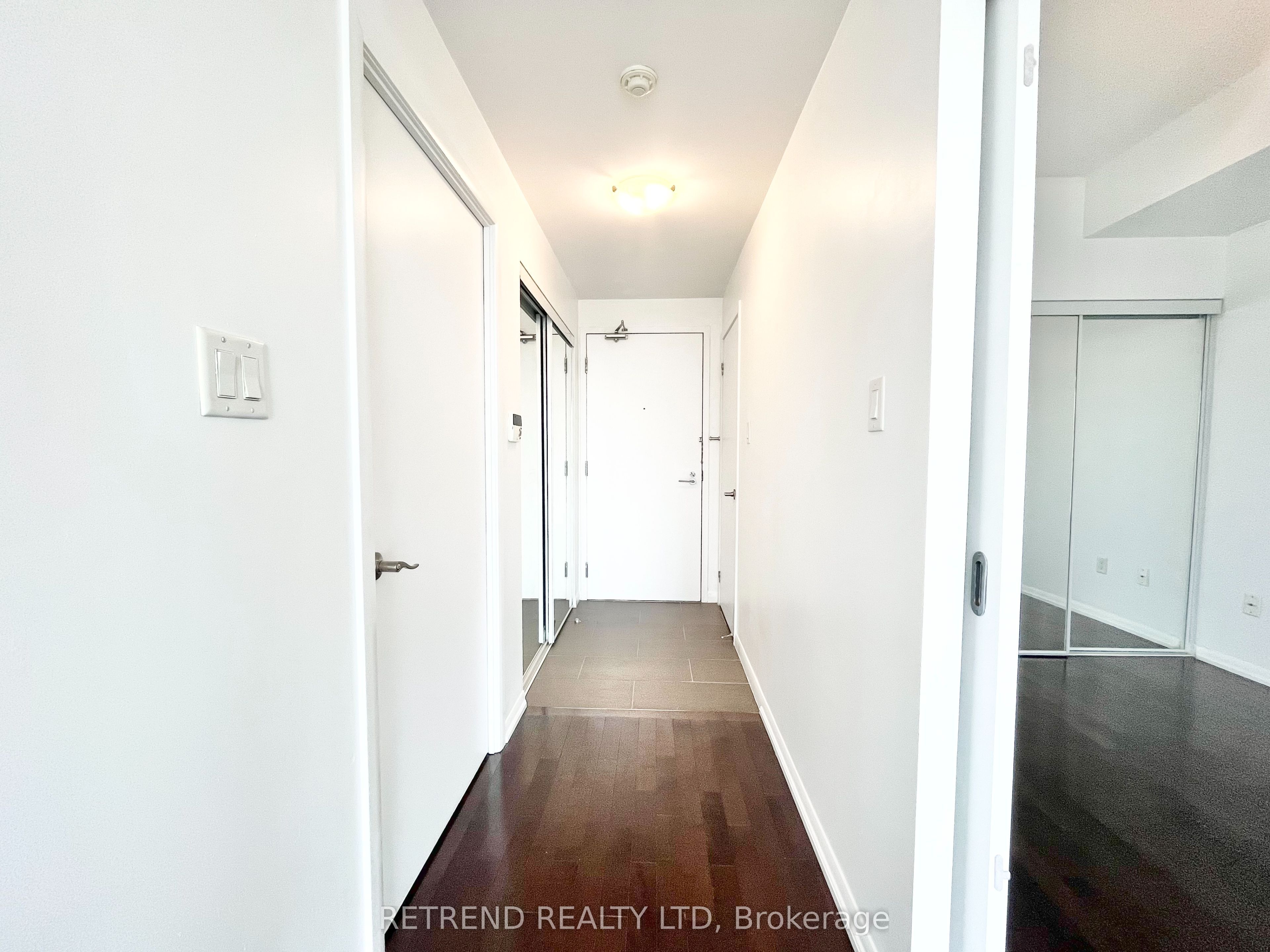 37 Grosvenor Street 2705, Toronto, ON M4Y 3G5 photo 2