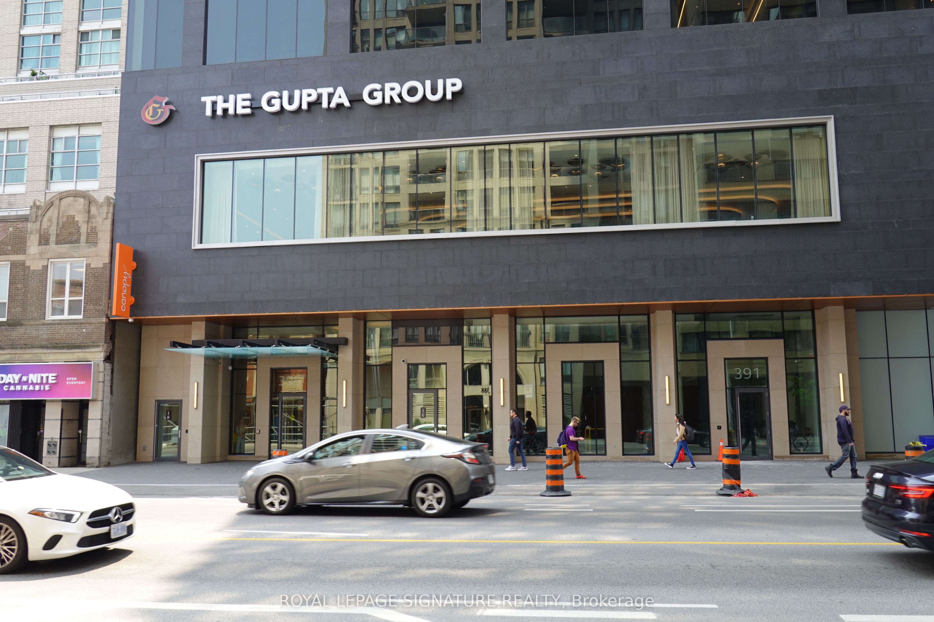 395 Bloor Street E 3211, Toronto, ON M4W 0B4 photo 2