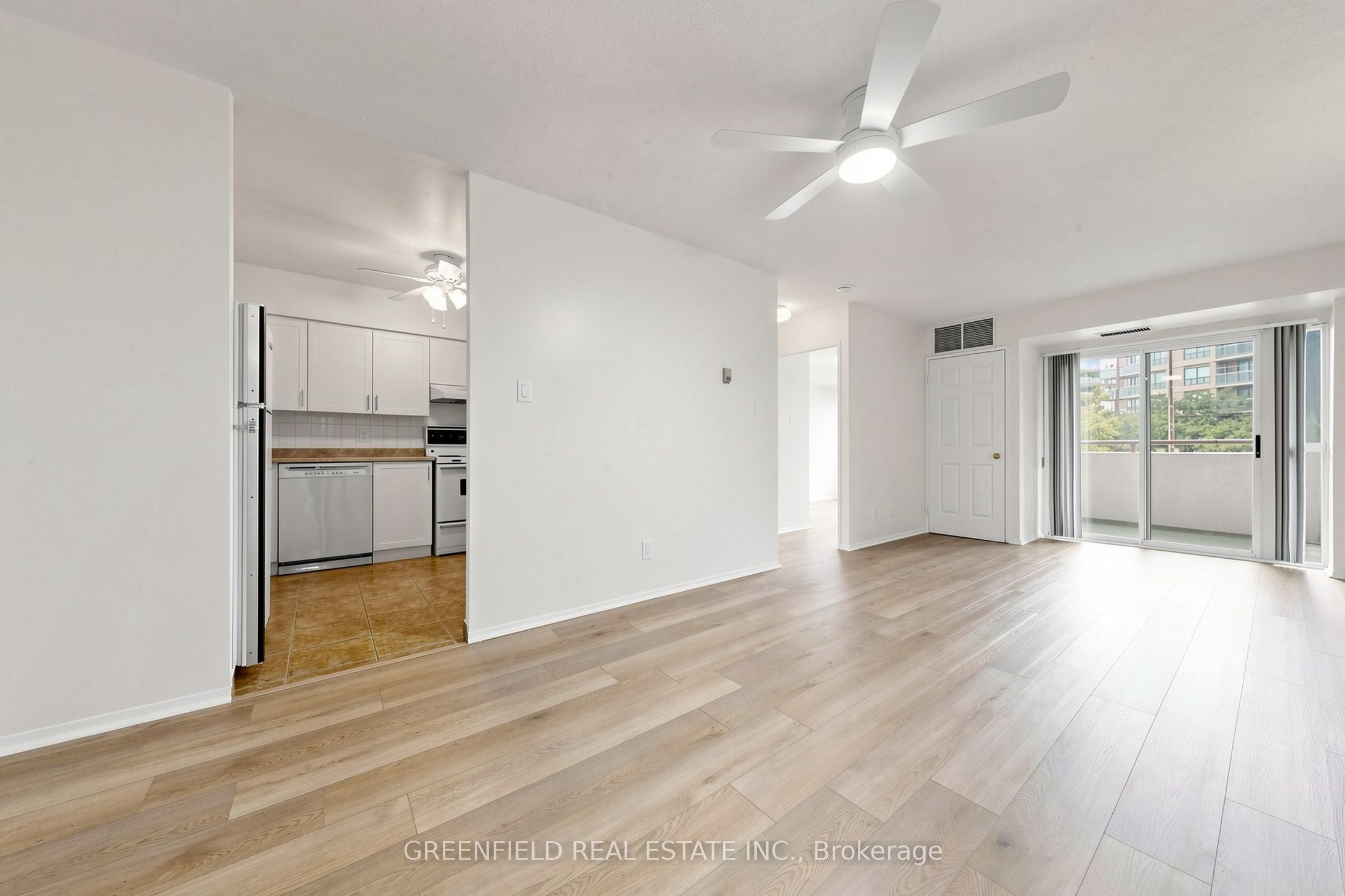 897 Sheppard Avenue W 205, Toronto, ON M3H 2T4 photo 3