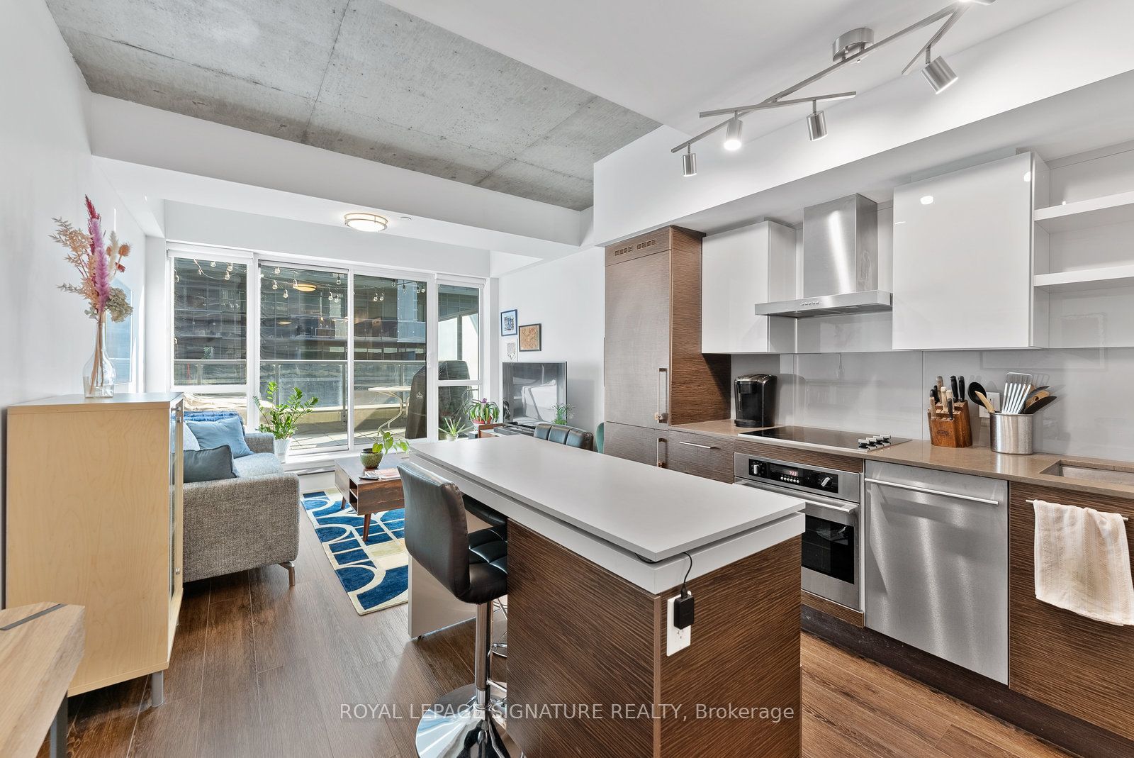 1030 King Street W 333, Toronto, ON M6K 0B4 photo 2