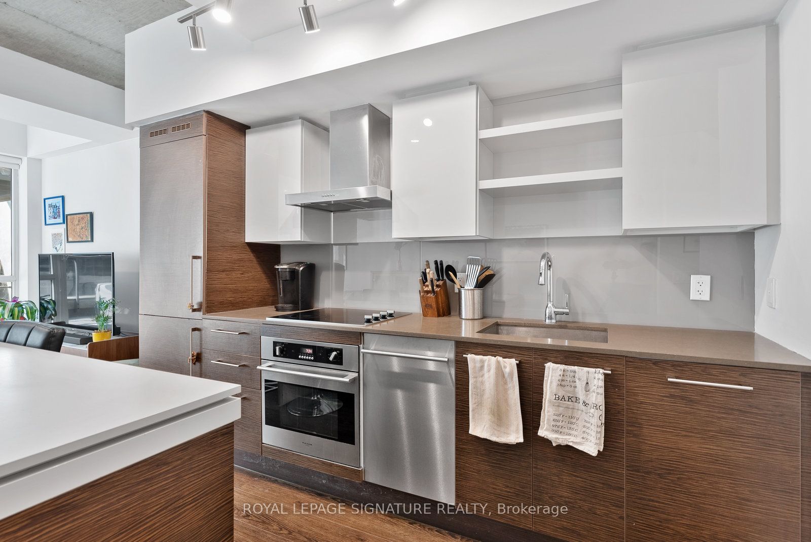 1030 King Street W 333, Toronto, ON M6K 0B4 photo 4