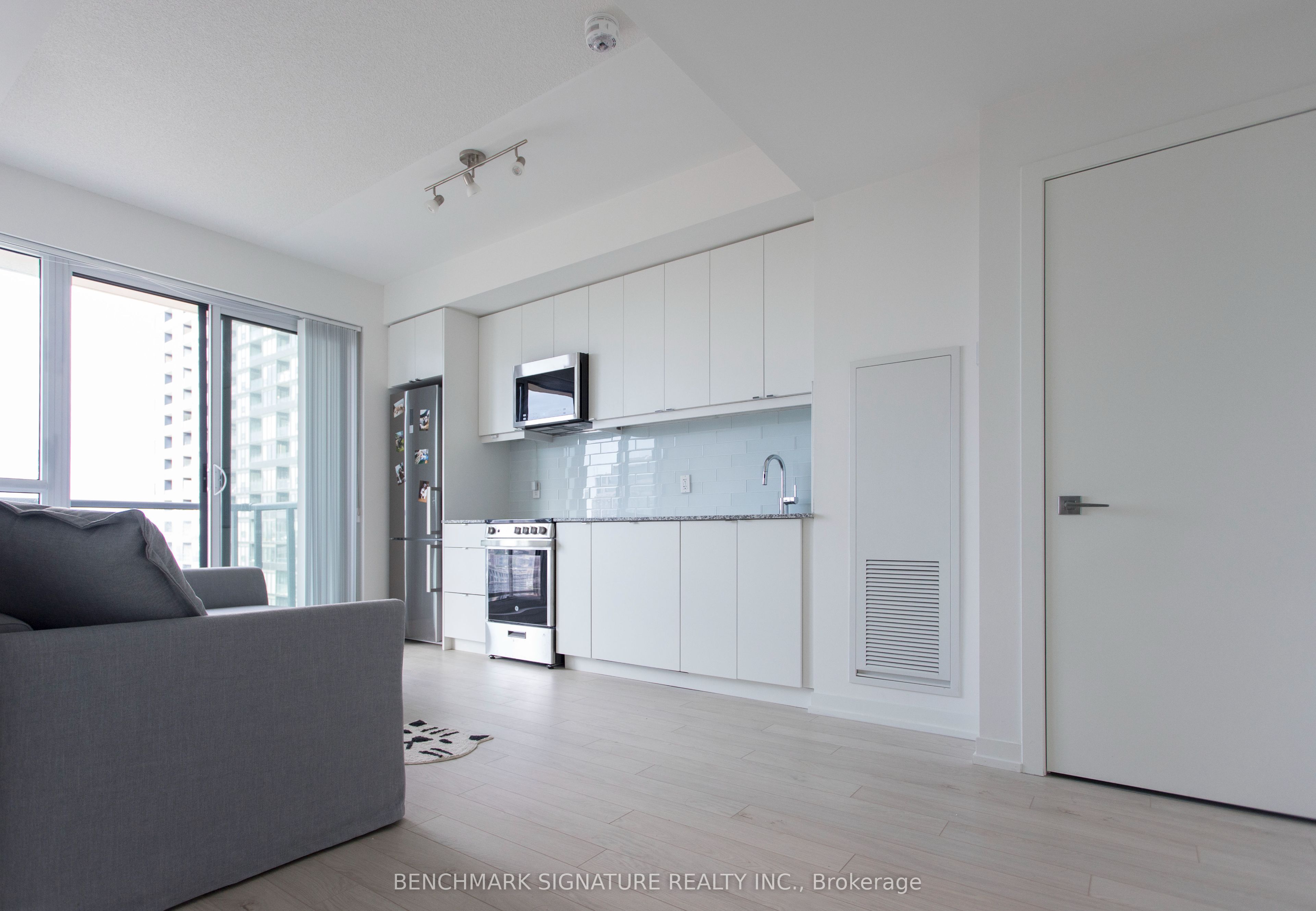 49 East Liberty Street 1710, Toronto, ON M6K 0B2 photo 4
