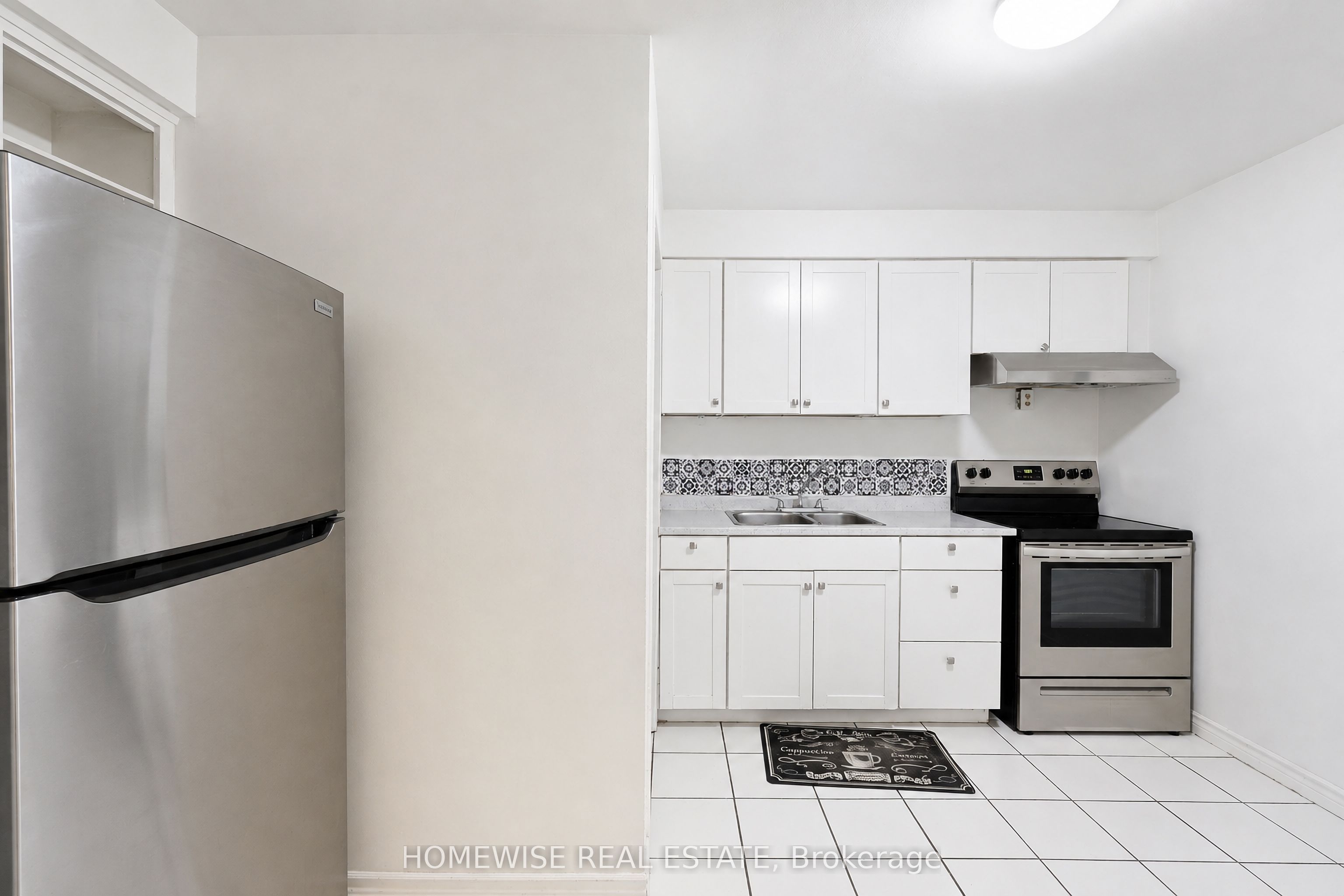 961A Eglinton Avenue Rear, Toronto, ON M6C 2C4 photo 4