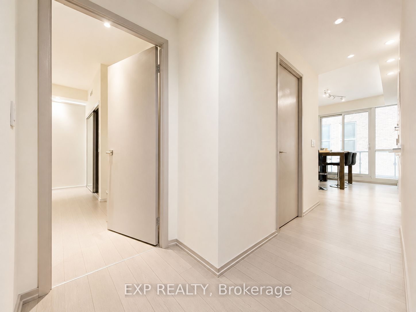 70 Temperance Street 1406, Toronto, ON M5H 4E8 photo 3
