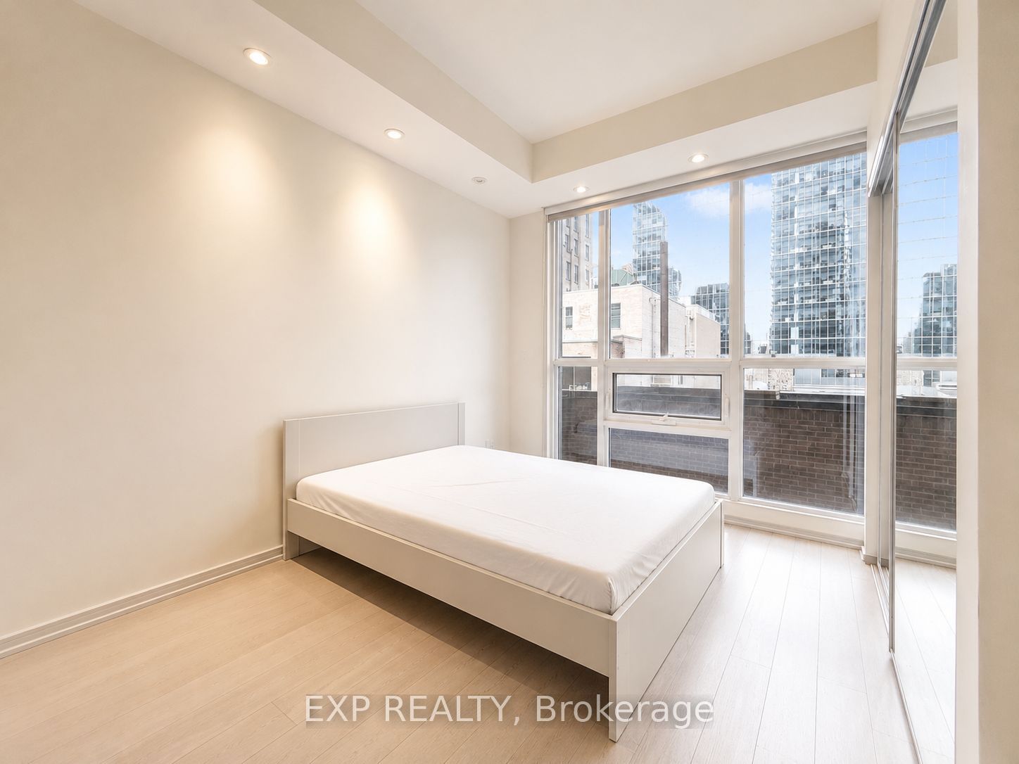 70 Temperance Street 1406, Toronto, ON M5H 4E8 photo 4