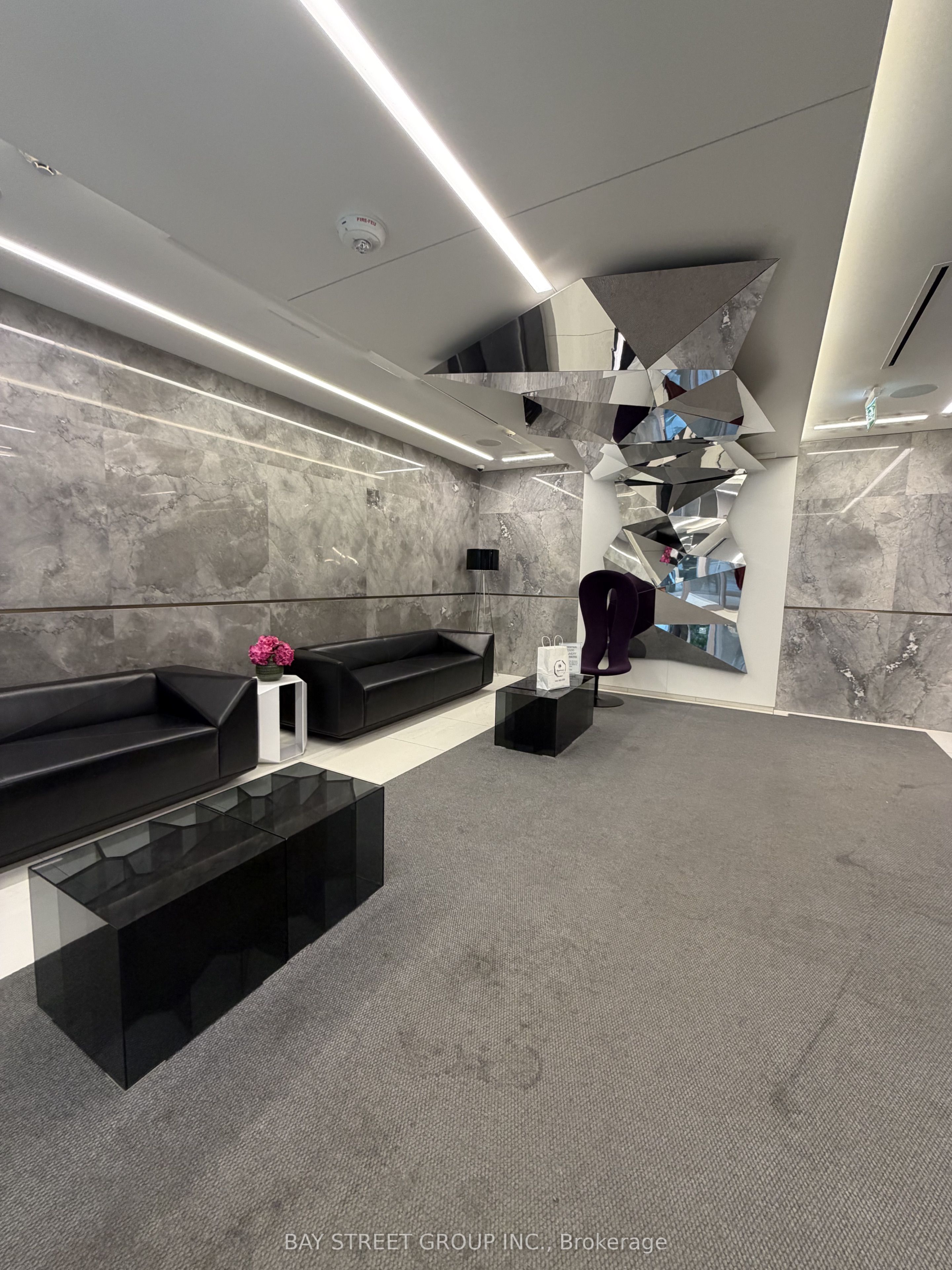 50 Mccaul Street 608, Toronto, ON M5T 0B6 photo 3