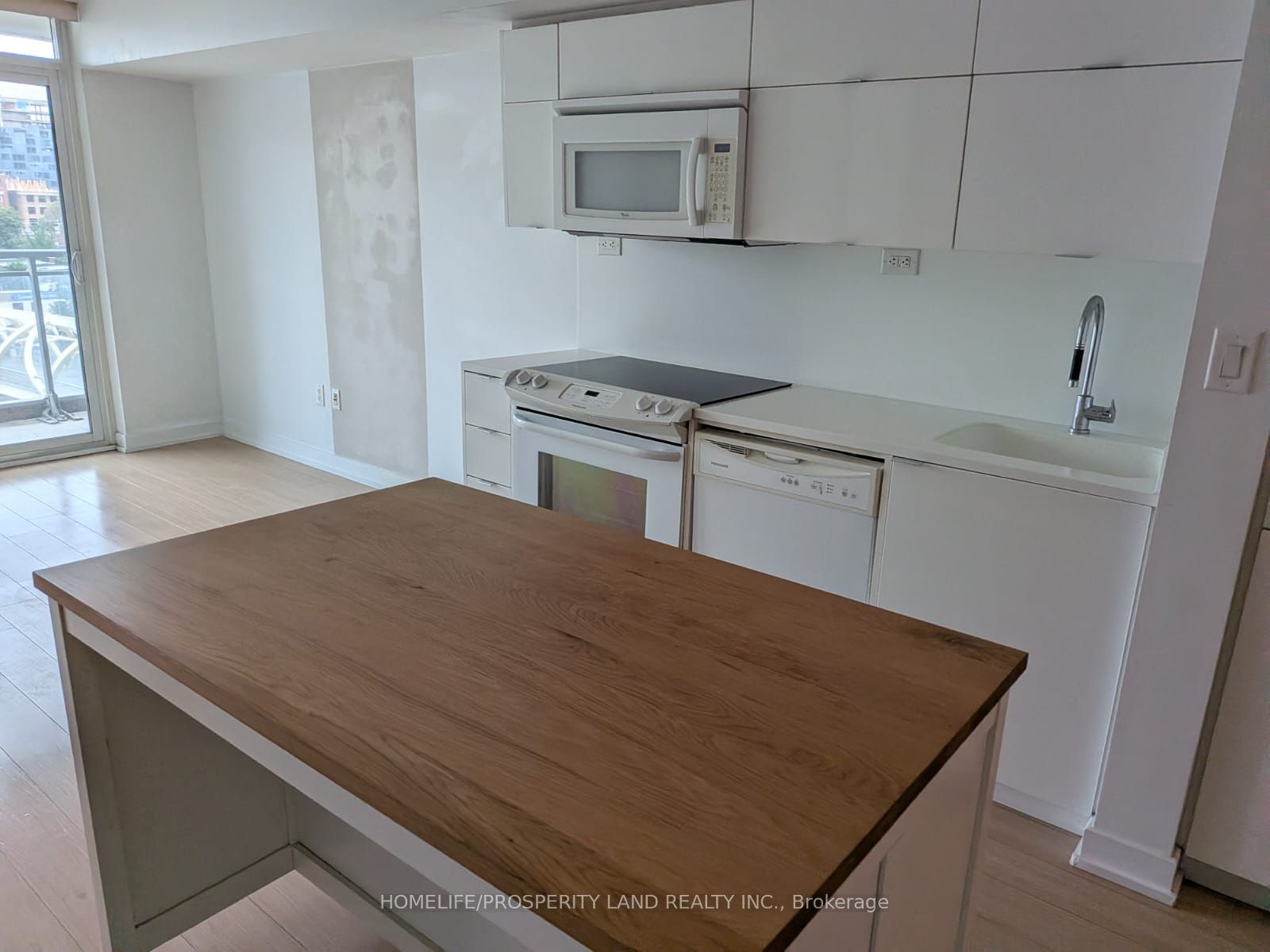 151 Dan Leckie Way 717, Toronto, ON M5V 4B2 photo 2