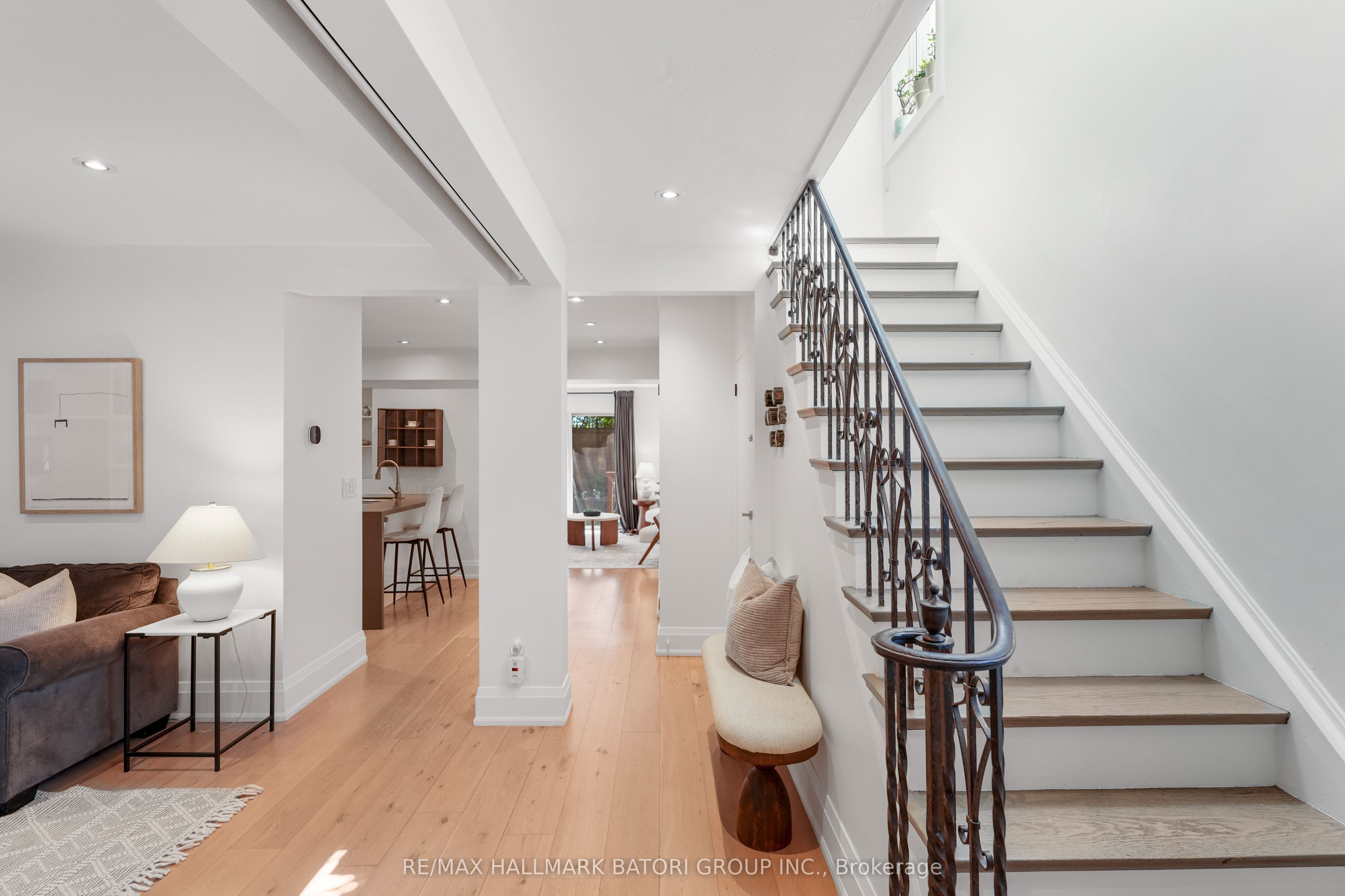 555 Castlefield Avenue, Toronto, ON M5N 1L7 photo 2