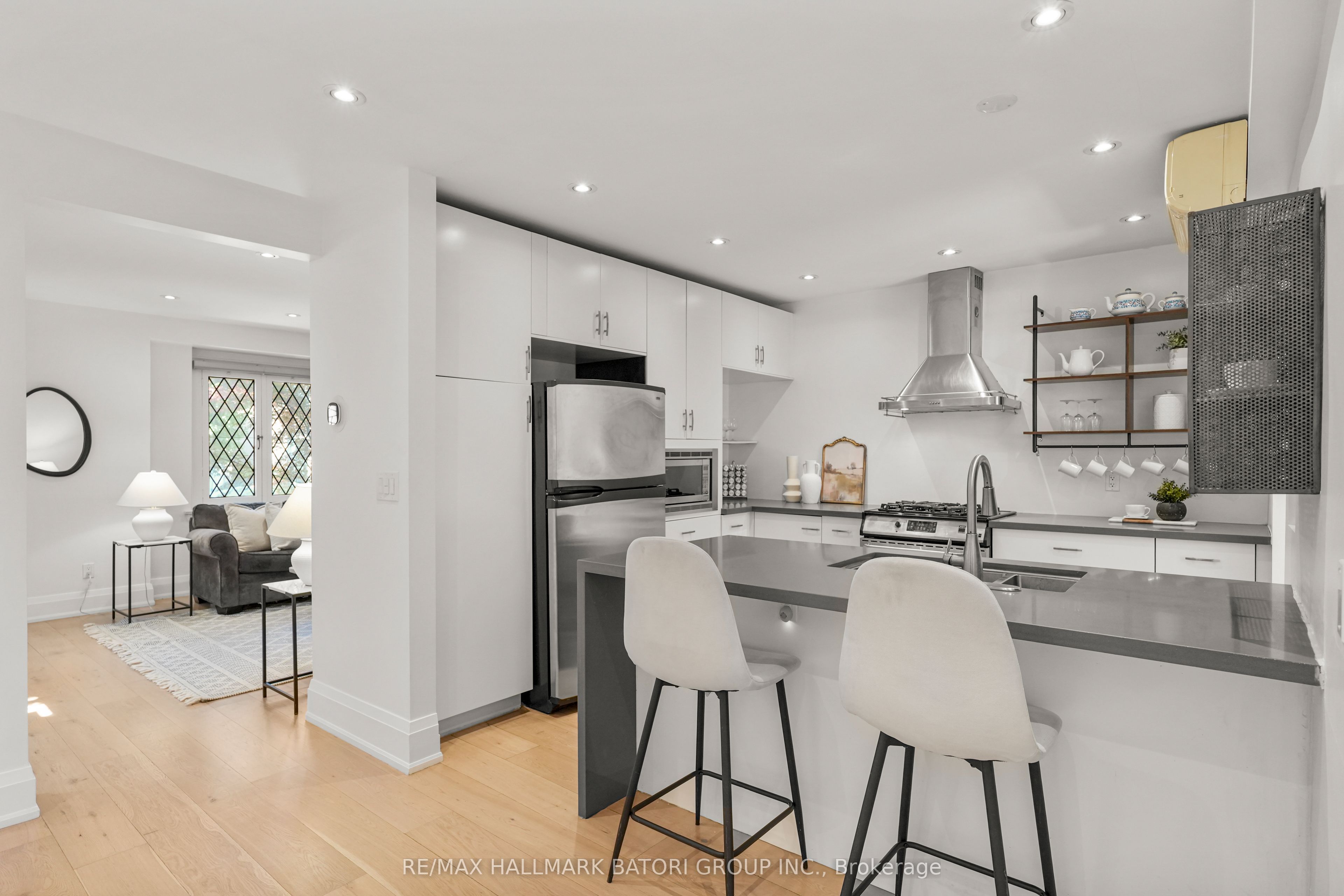 555 Castlefield Avenue, Toronto, ON M5N 1L7 photo 5