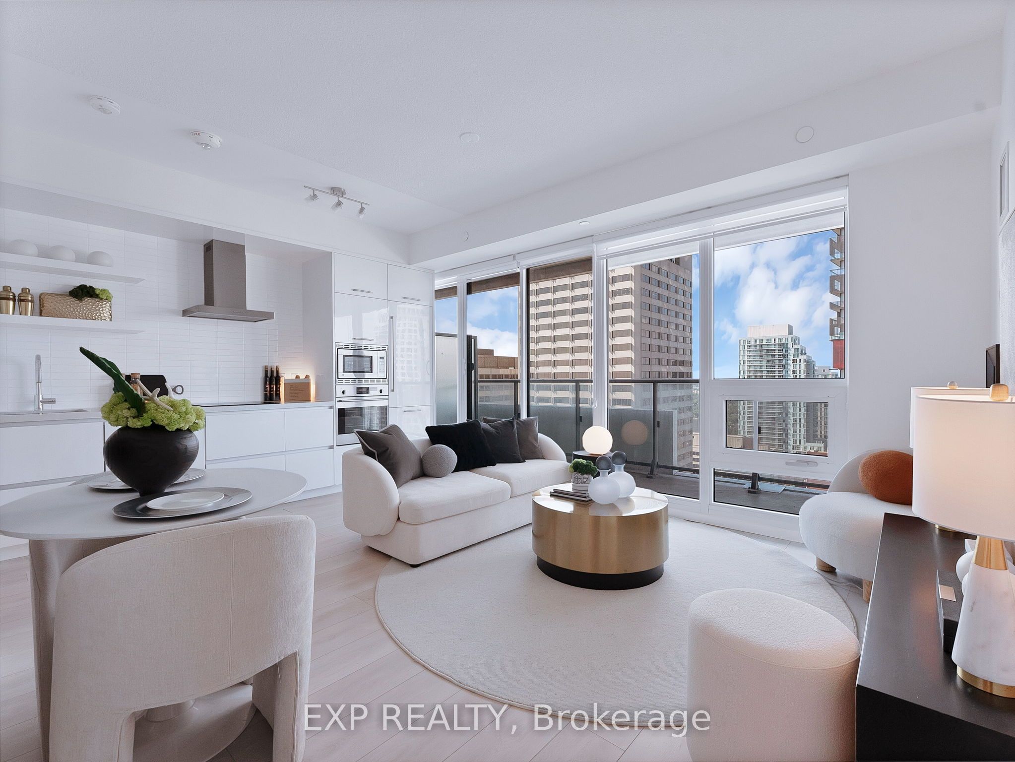 2221 Yonge Street 2711, Toronto, ON M4S 2B4