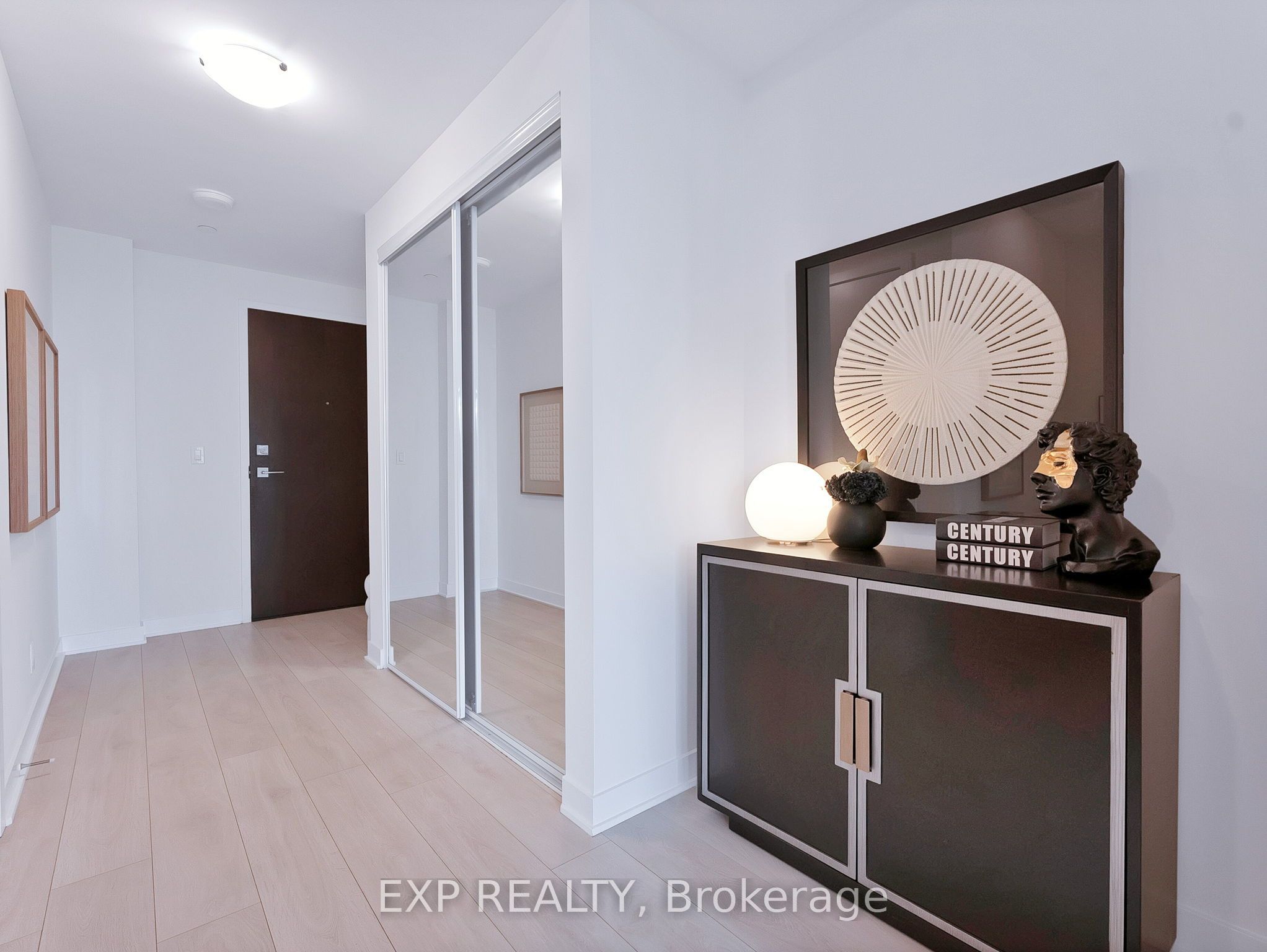 2221 Yonge Street 2711, Toronto, ON M4S 2B4 photo 3