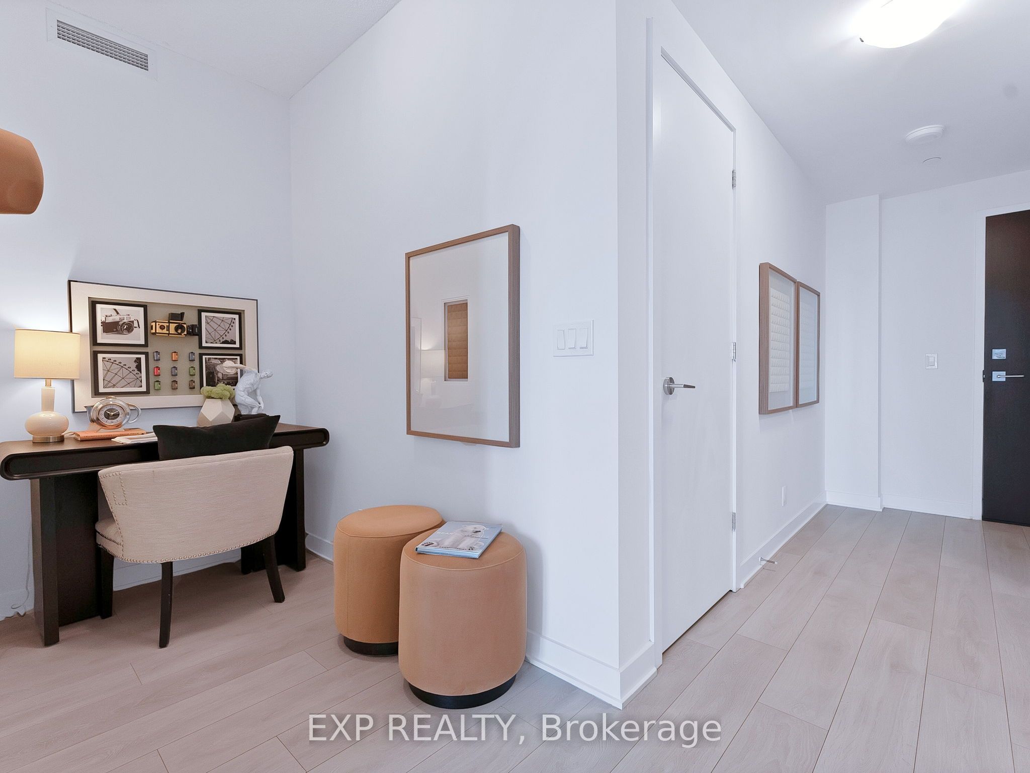 2221 Yonge Street 2711, Toronto, ON M4S 2B4 photo 4