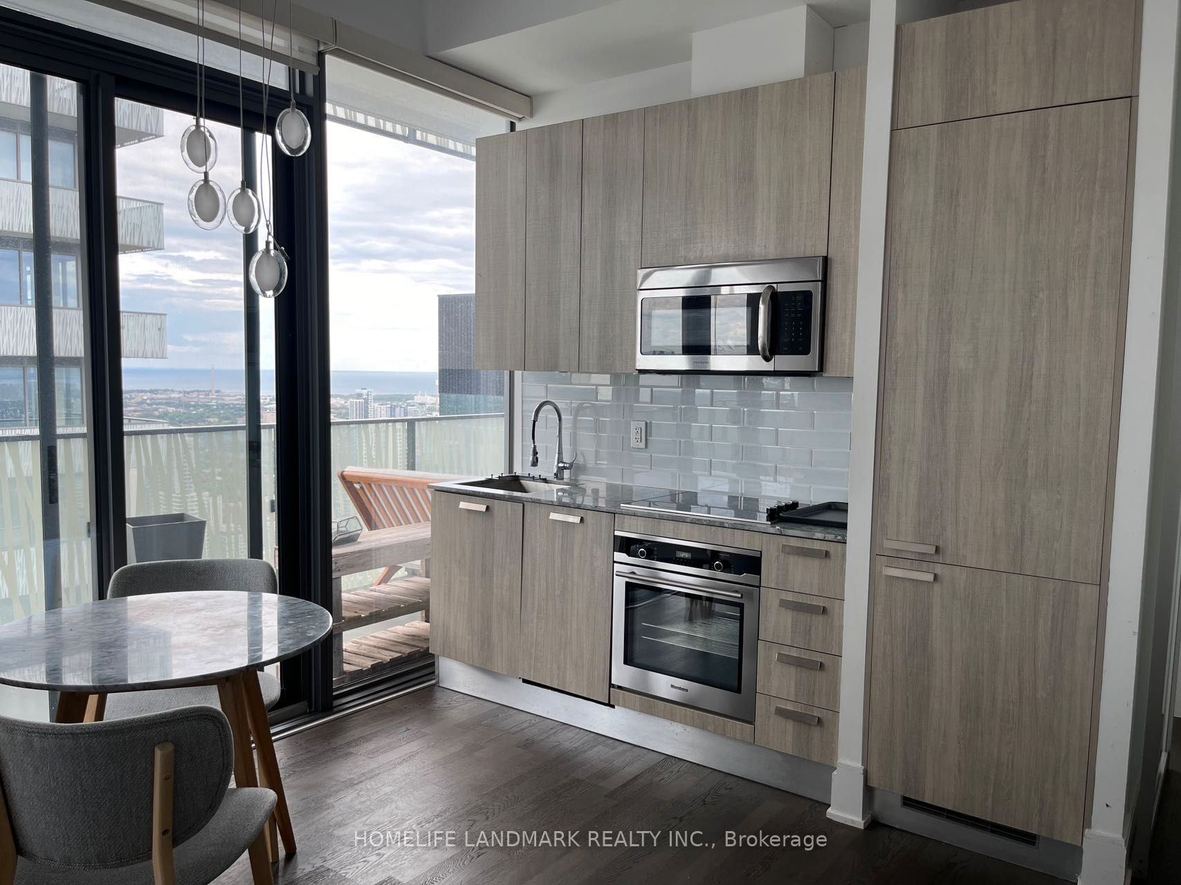 42 Charles Street 5301, Toronto, ON M4Y 1N3