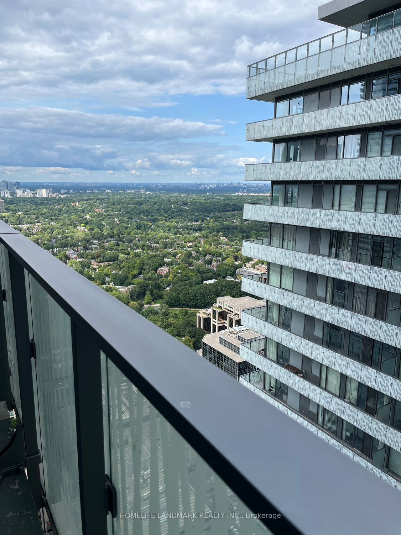 42 Charles Street 5301, Toronto, ON M4Y 1N3 photo 2