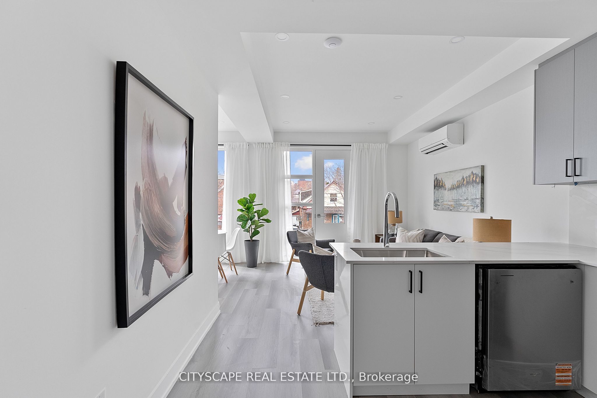 587 Oakwood Avenue 3 (Upper), Toronto, ON M6E 2X8 photo 2