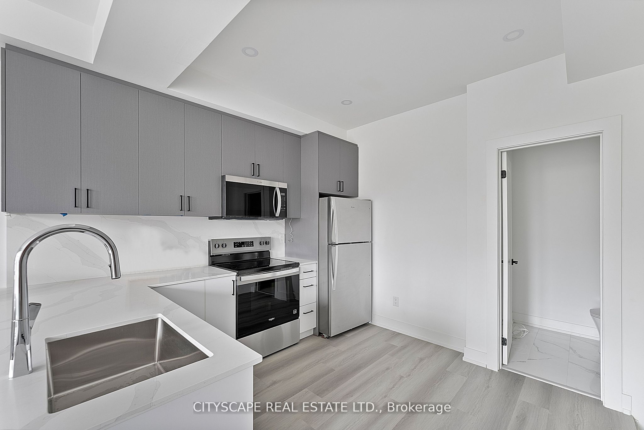 587 Oakwood Avenue 3 (Upper), Toronto, ON M6E 2X8 photo 4