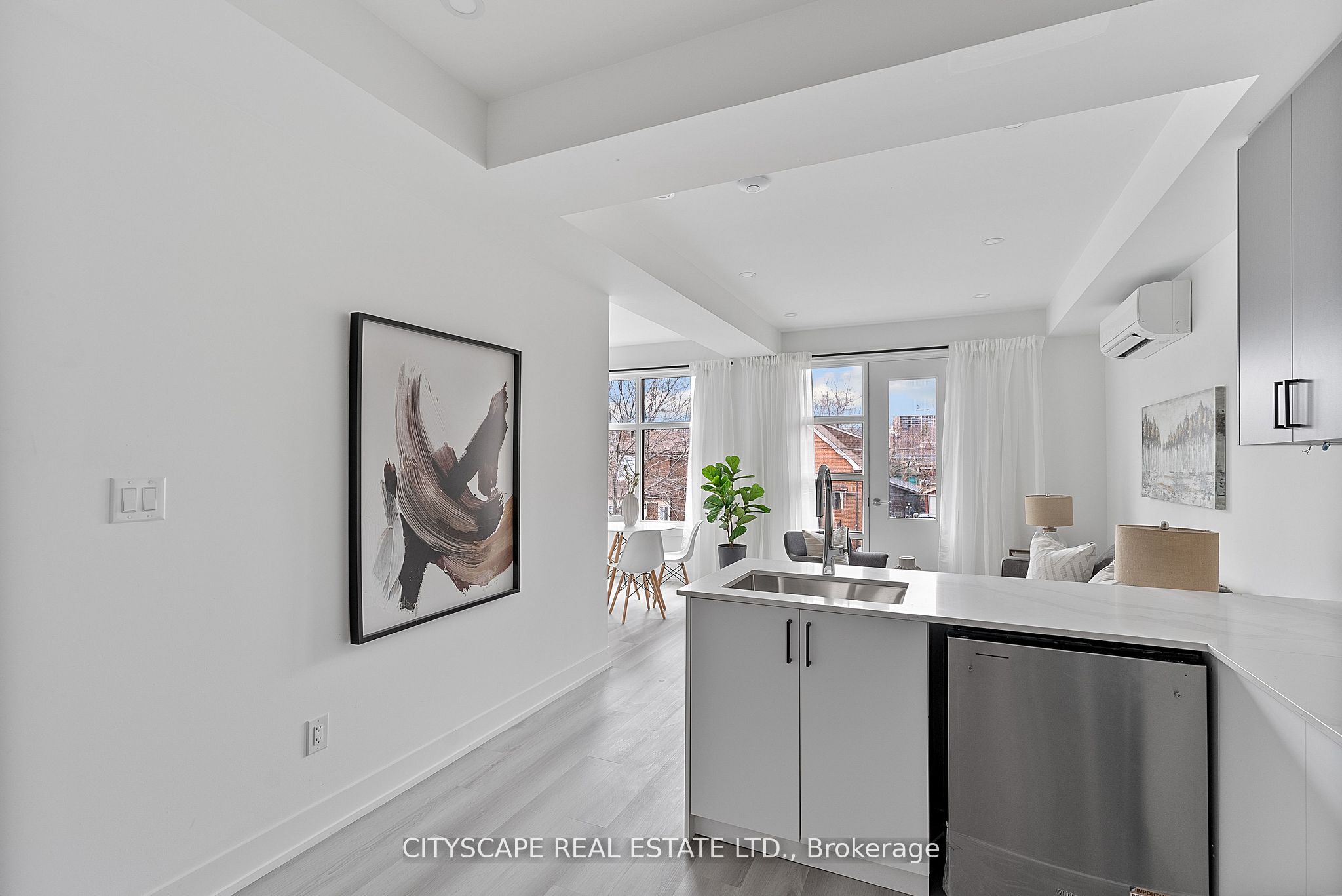 587 Oakwood Avenue 3 (Upper), Toronto, ON M6E 2X8 photo 5