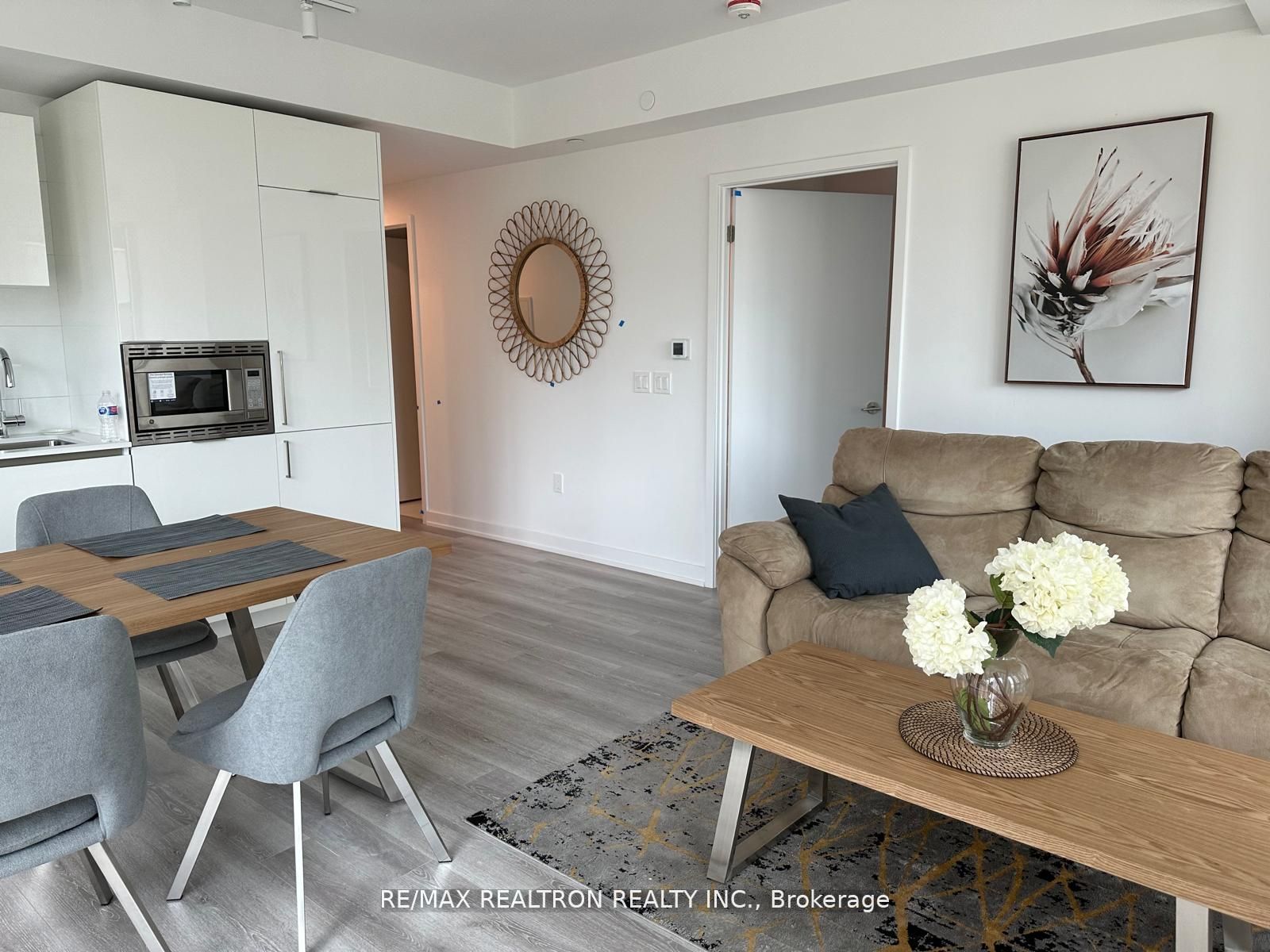 230 Simcoe Street 926, Toronto, ON M5T 1T4 photo 3