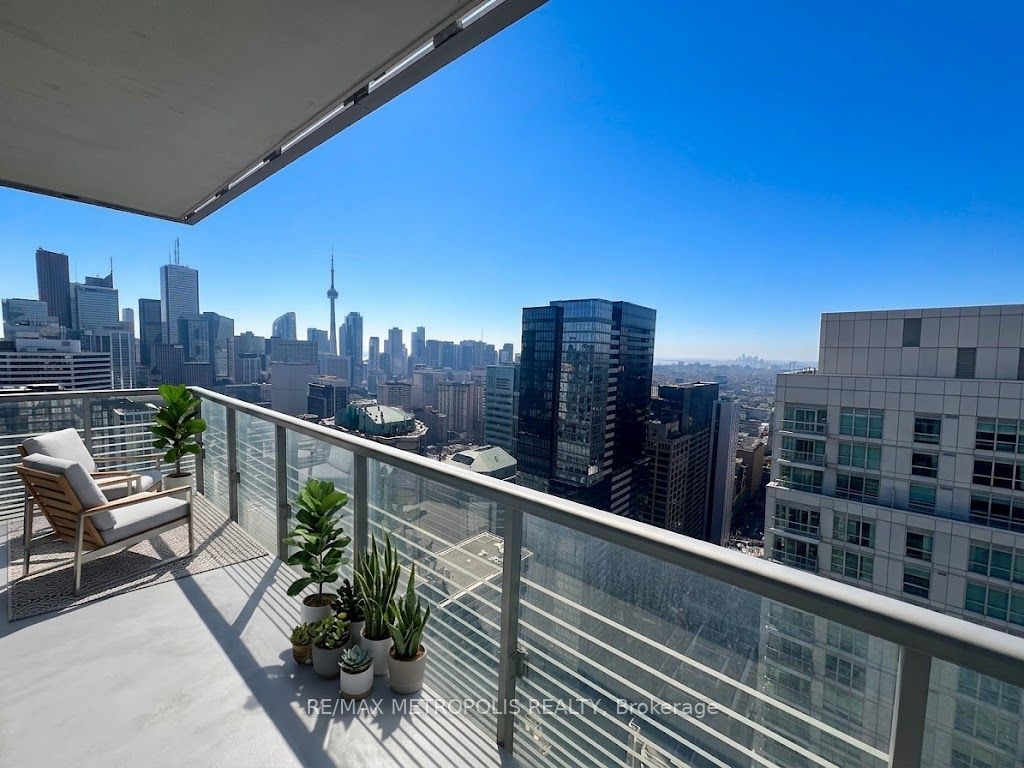 386 Yonge Street 3911, Toronto, ON M5B 0A5 photo 2