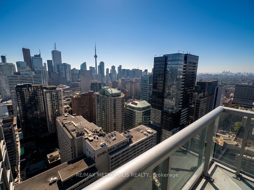 386 Yonge Street 3911, Toronto, ON M5B 0A5 photo 3