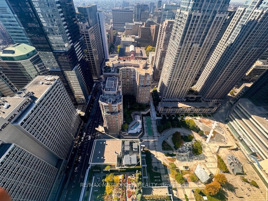 386 Yonge Street 3911, Toronto, ON M5B 0A5 photo 5