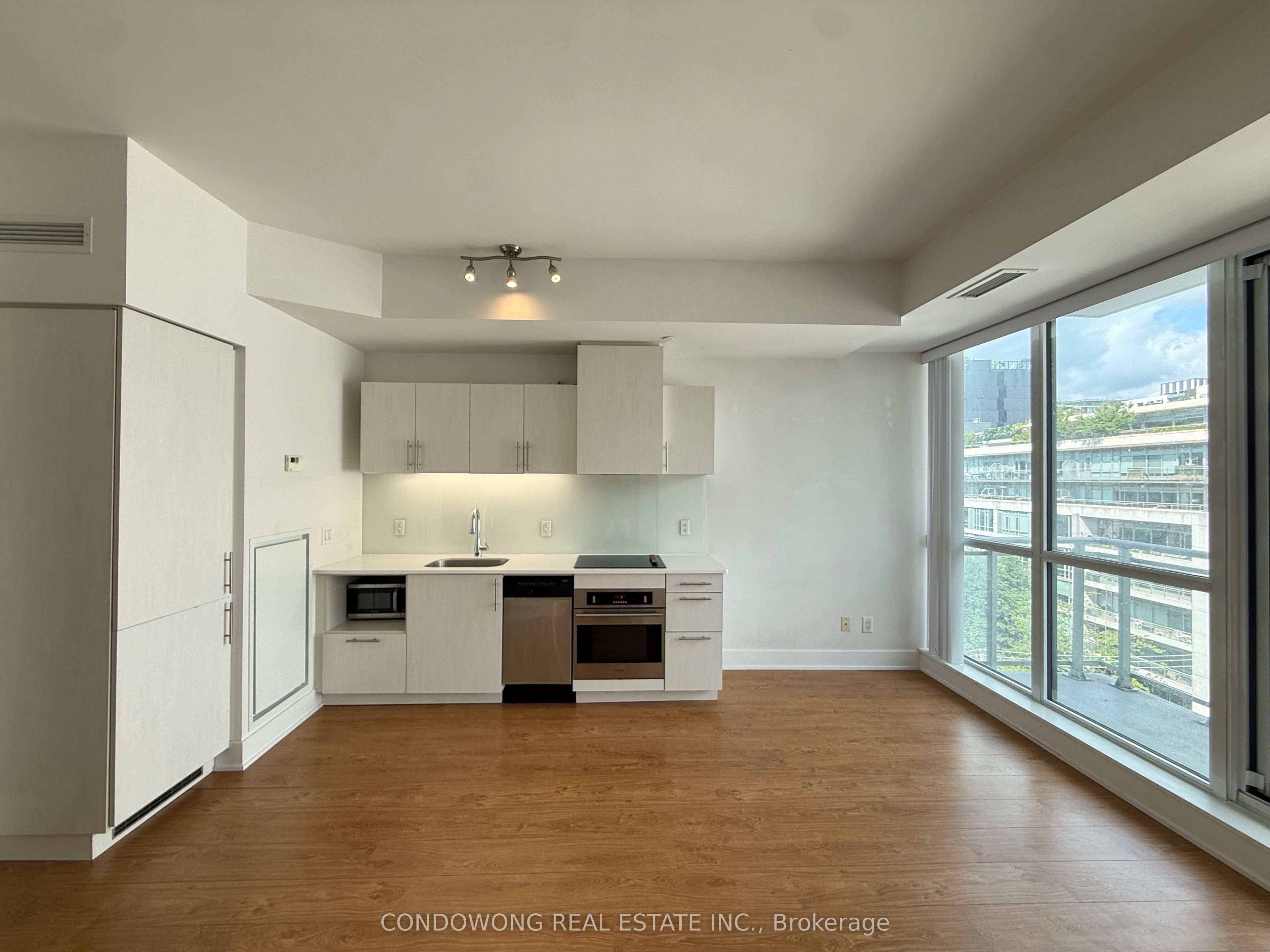 508 Wellington Street W 804, Toronto, ON M5V 0K8
