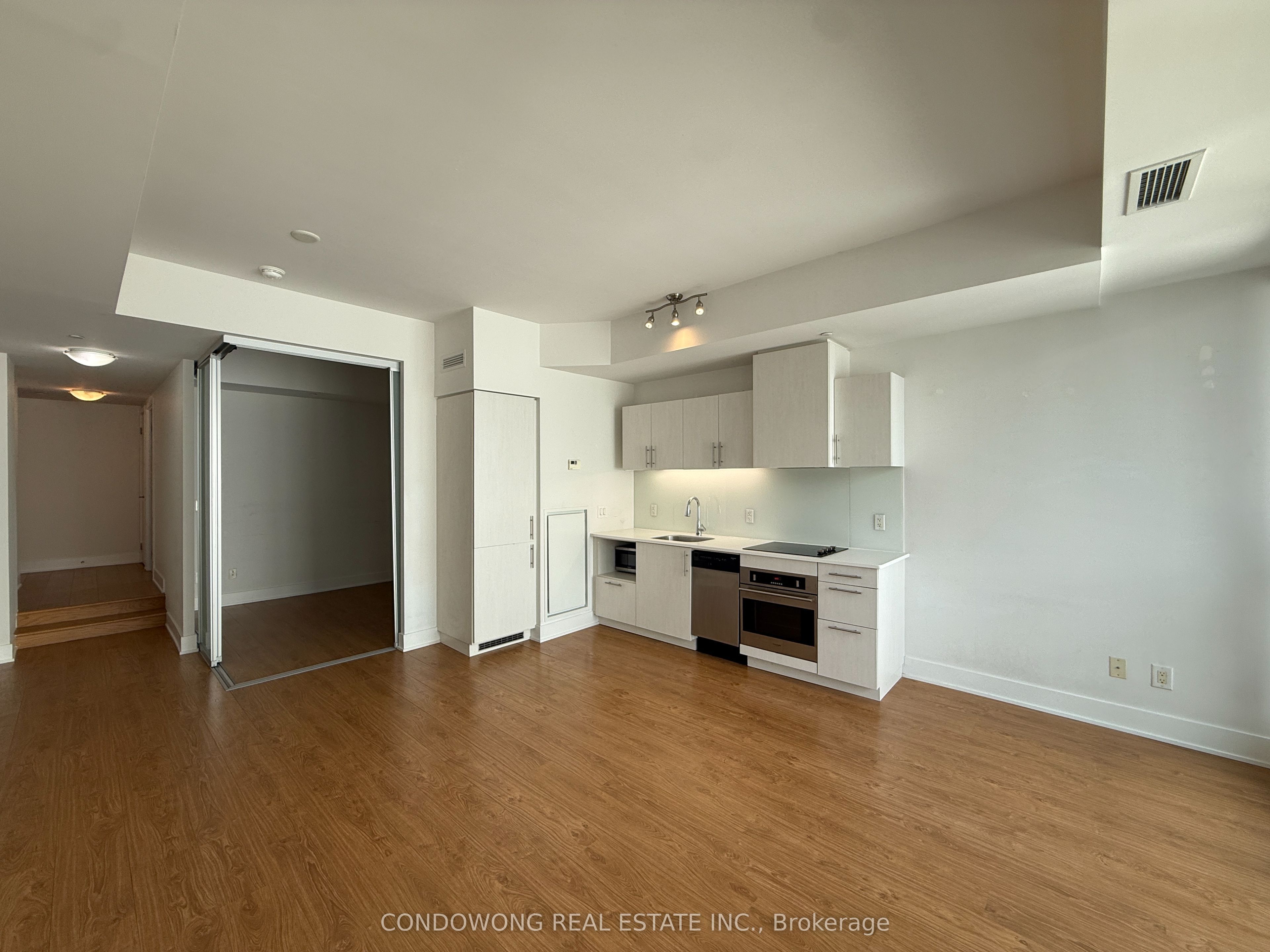 508 Wellington Street W 804, Toronto, ON M5V 0K8 photo 4