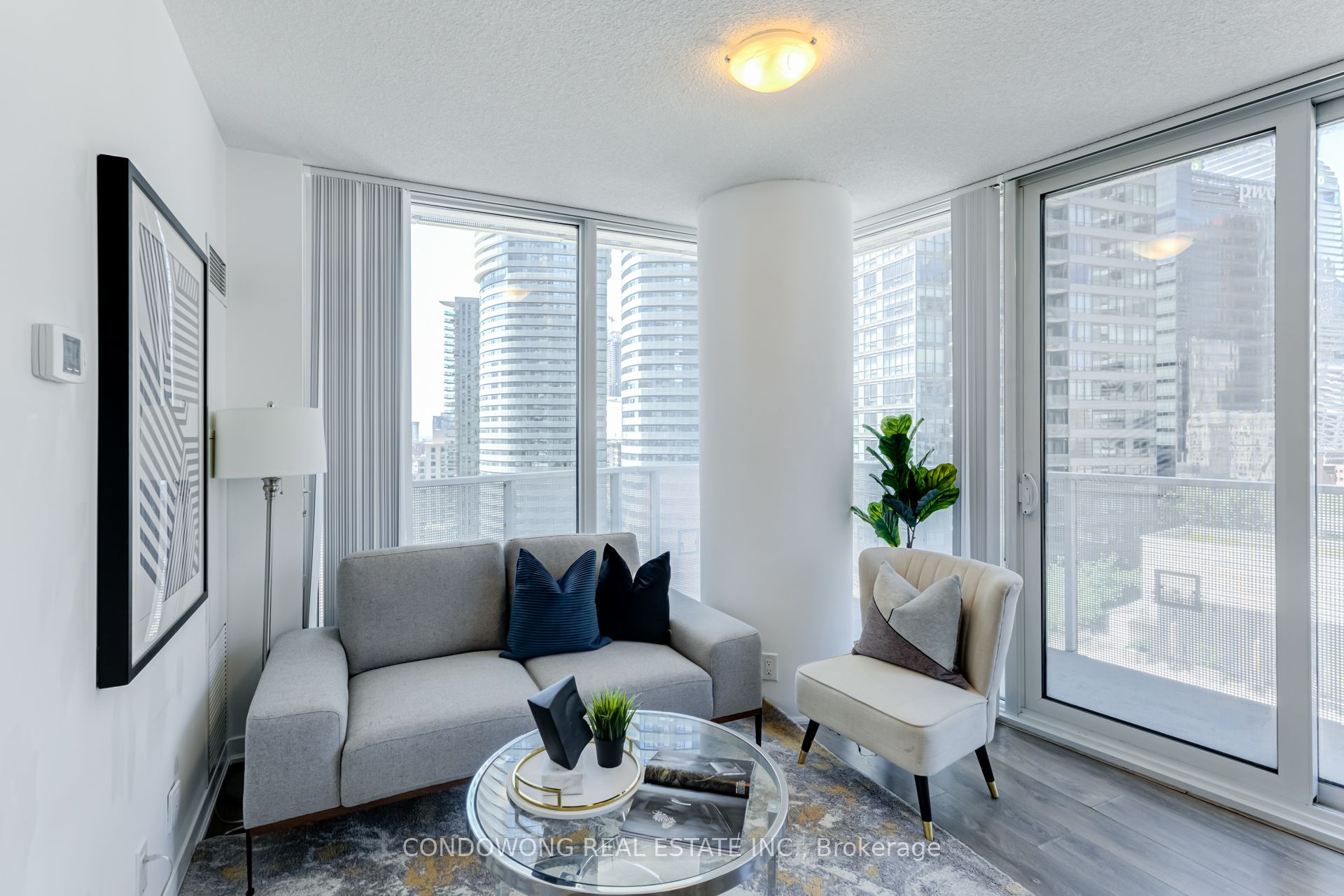 100 Harbour Street 1702, Toronto, ON M5J 0B5 photo 3