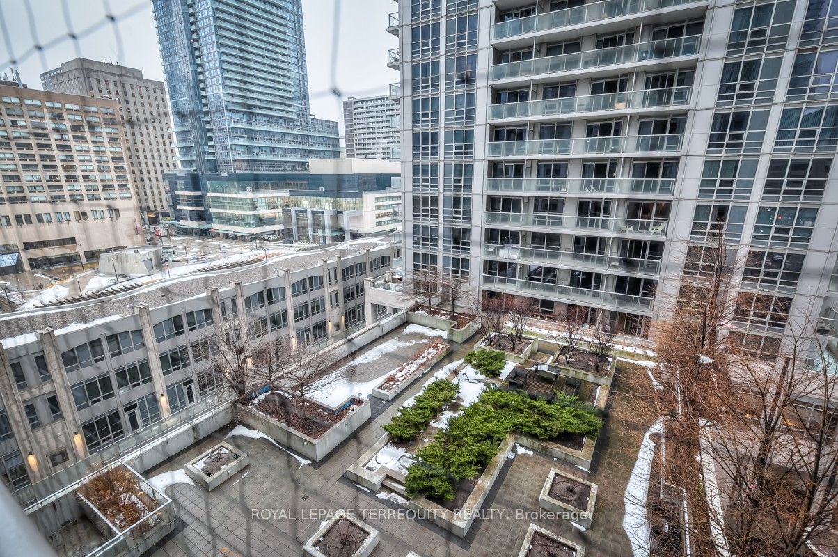 763 Bay Street 708, Toronto, ON M5G 2R3 photo 2