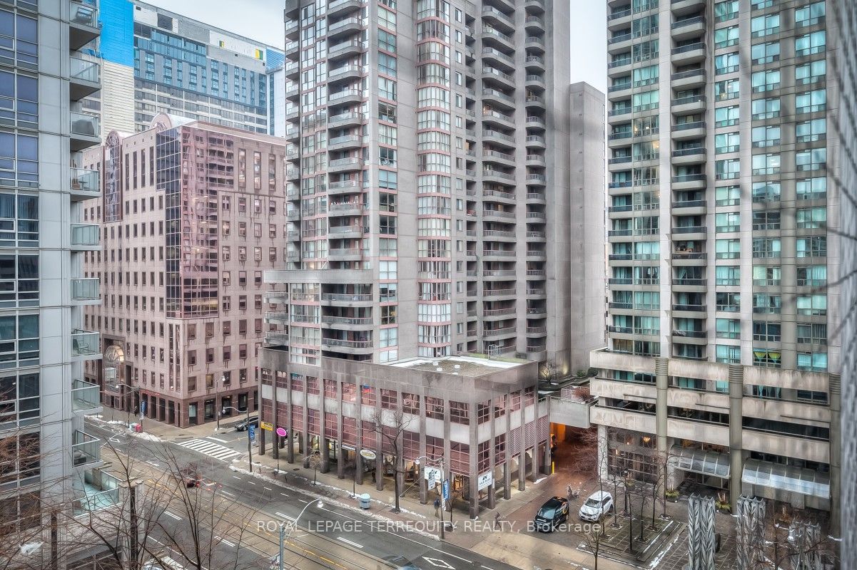 763 Bay Street 708, Toronto, ON M5G 2R3 photo 3