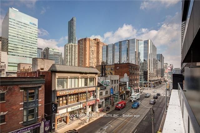 111 Elizabeth Street 631, Toronto, ON M5G 1P7 photo 2