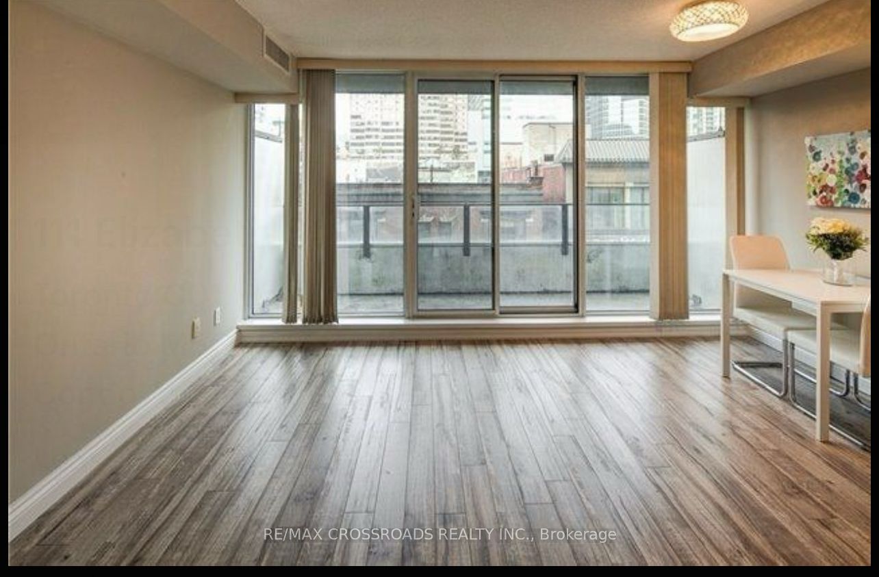 111 Elizabeth Street 631, Toronto, ON M5G 1P7 photo 4